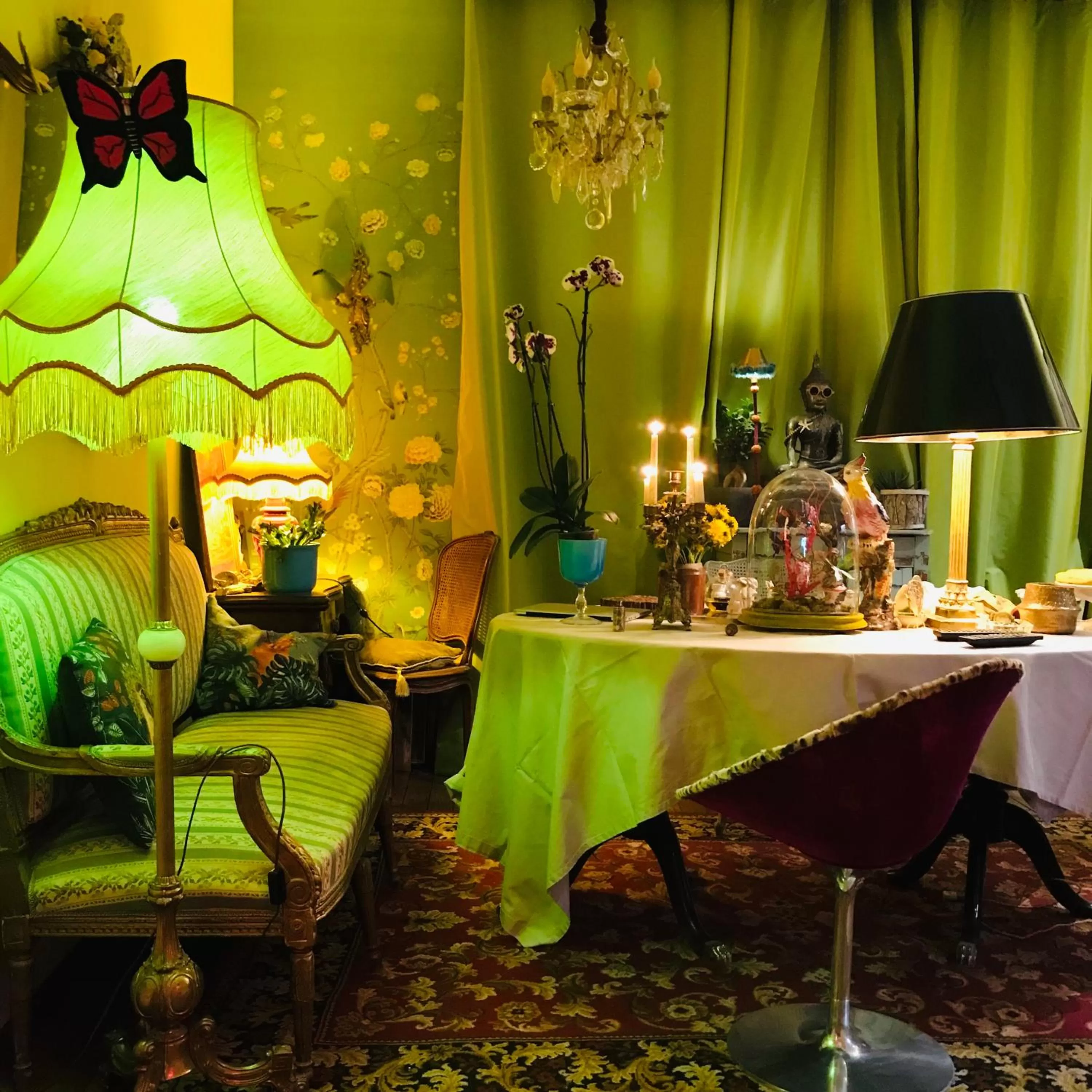 Restaurant/Places to Eat in La Maison des Roses