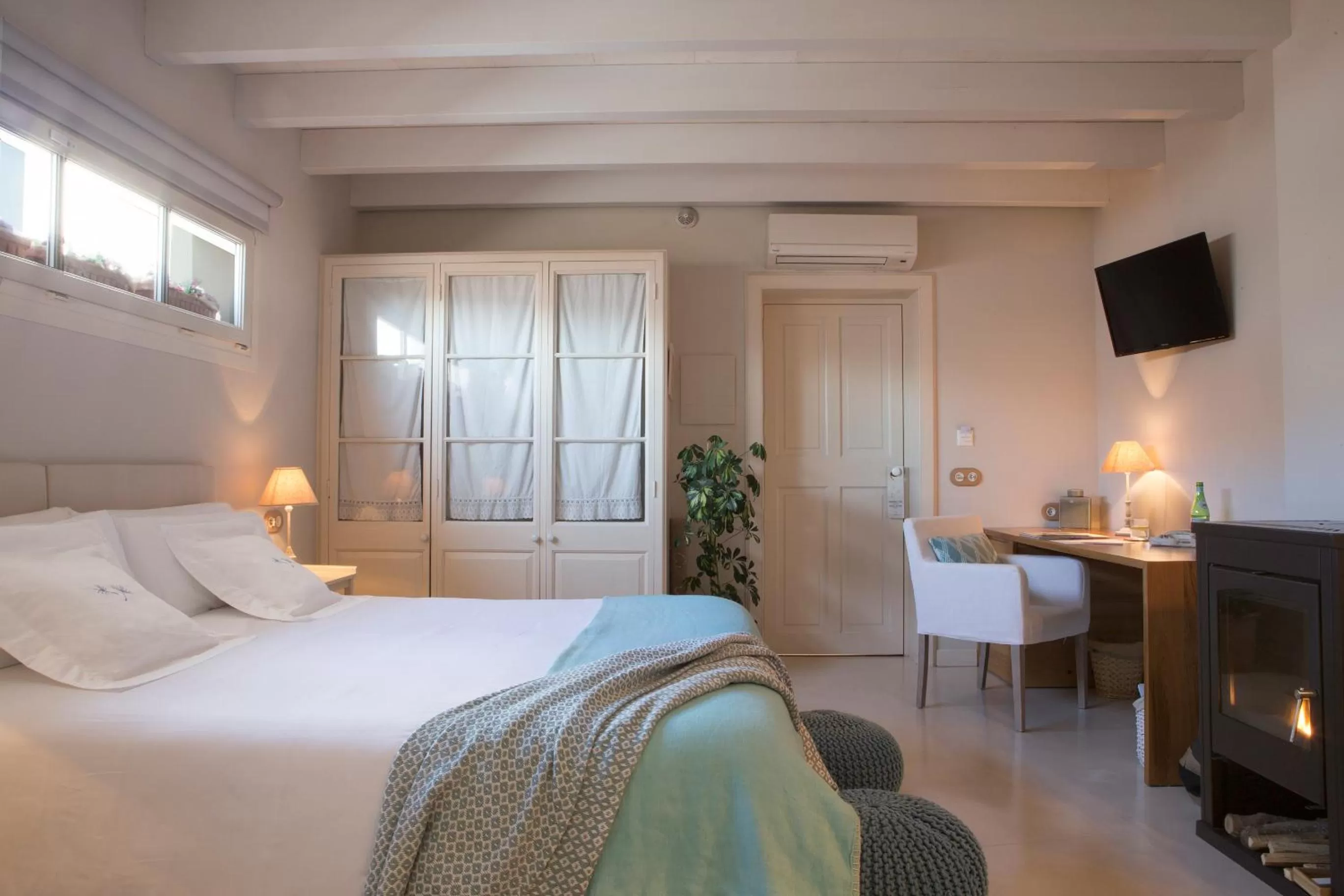 Photo of the whole room, Bed in Jardí de Ses Bruixes Boutique Hotel