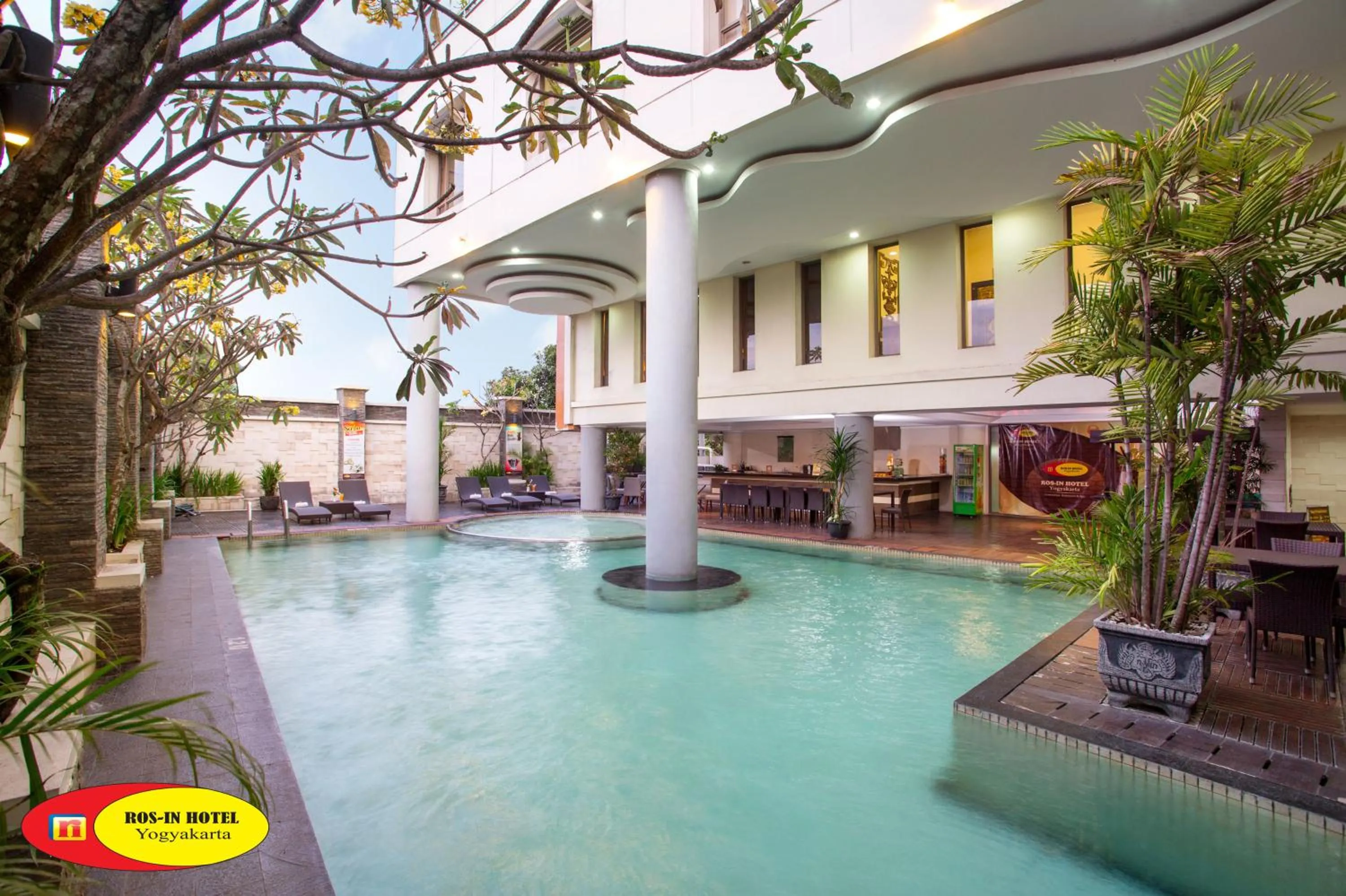 Swimming pool in Ros-In Hotel