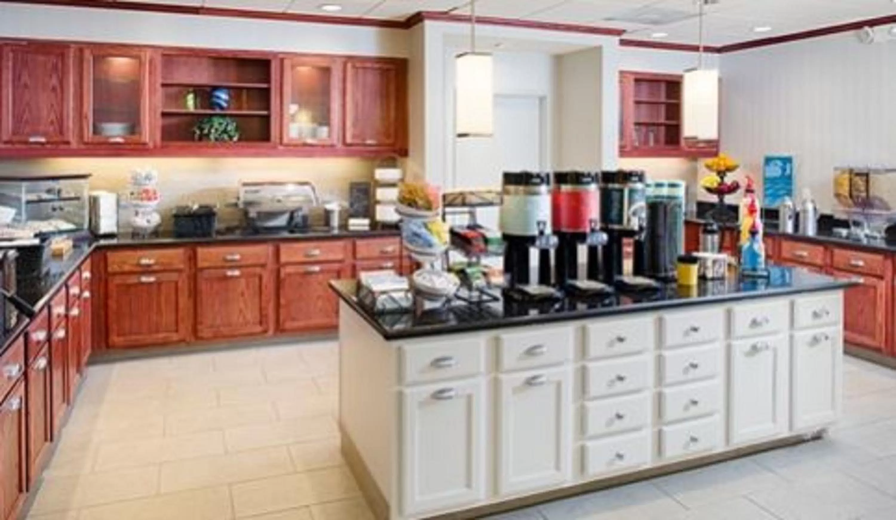 Communal kitchen in Homewood Suites Lancaster