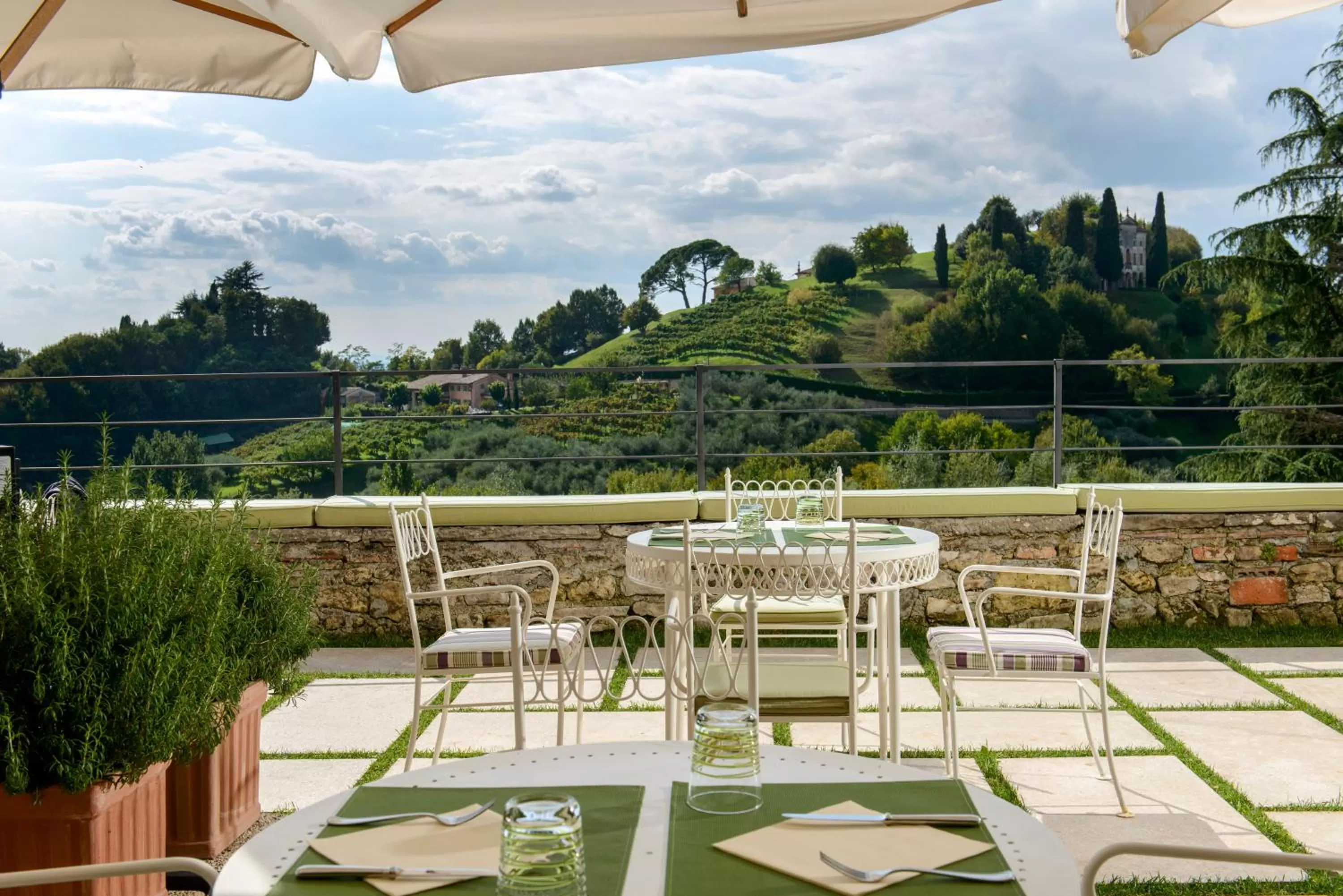 Restaurant/places to eat in Hotel Villa Cipriani