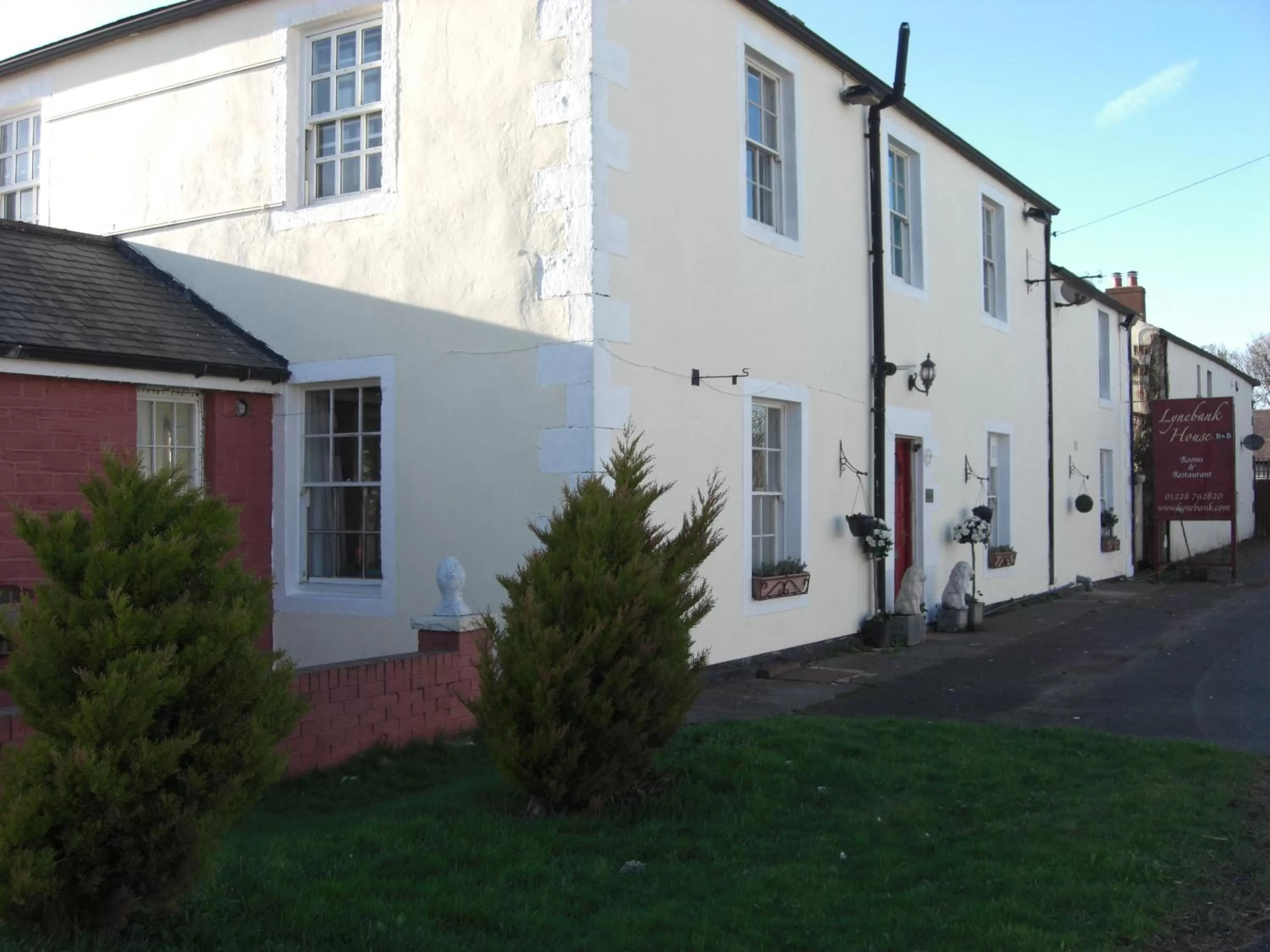 Property building in Lynebank House Hotel, Bed & Breakfast