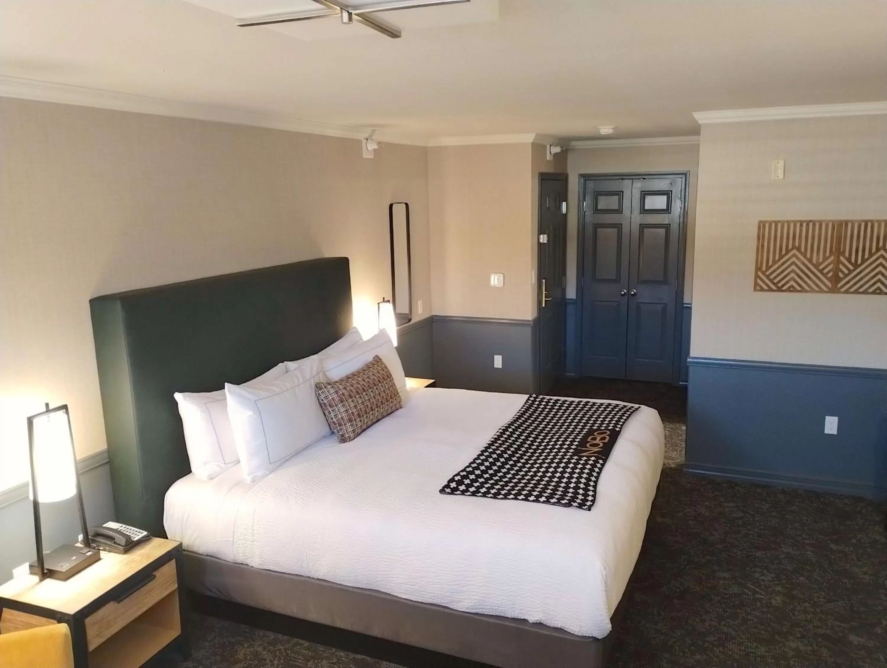 Photo of the whole room, Bed in Hotel NoBo Cascade, Tapestry Collection by Hilton