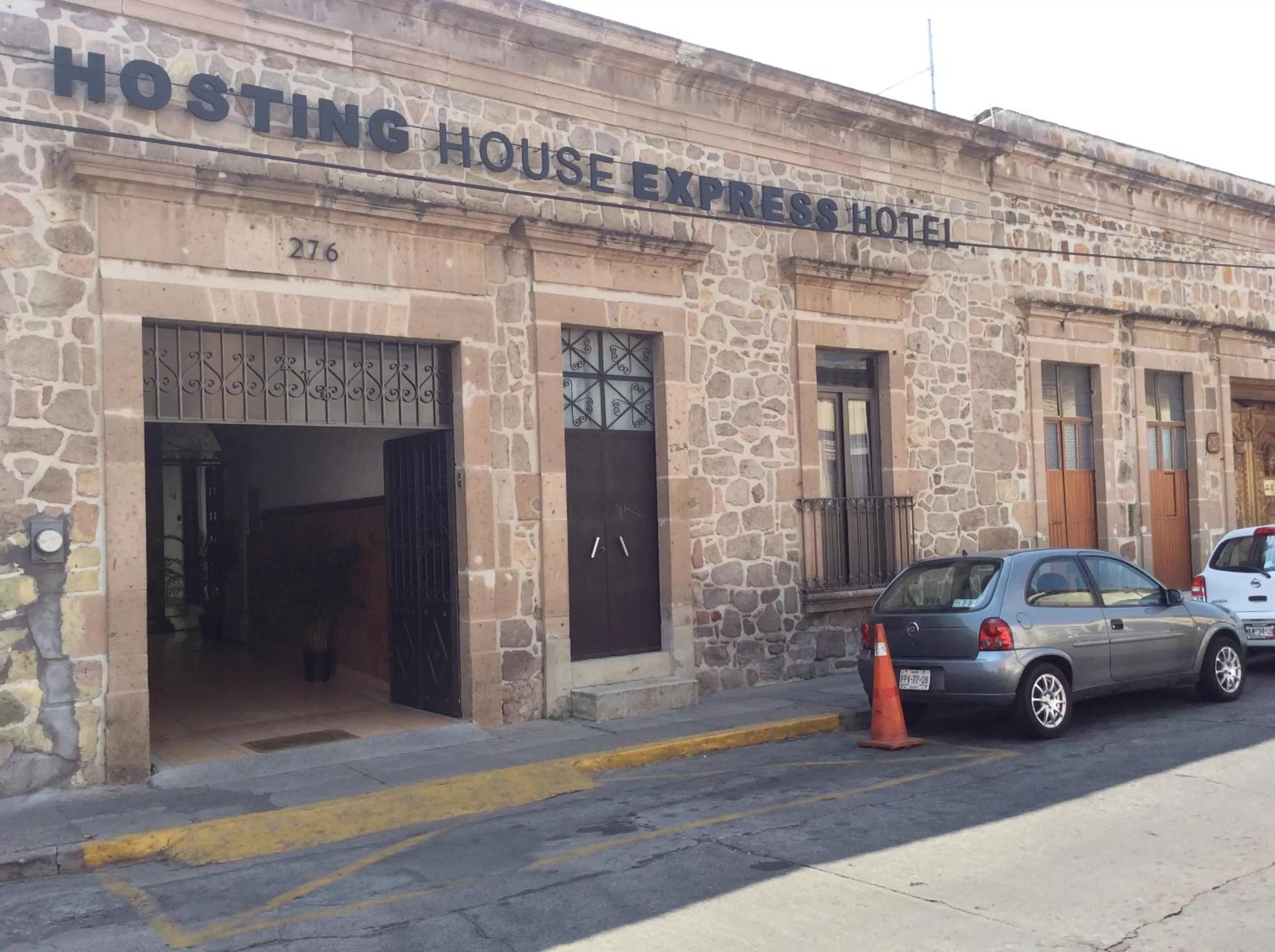 Facade/entrance in Hotel Expres By Hosting House