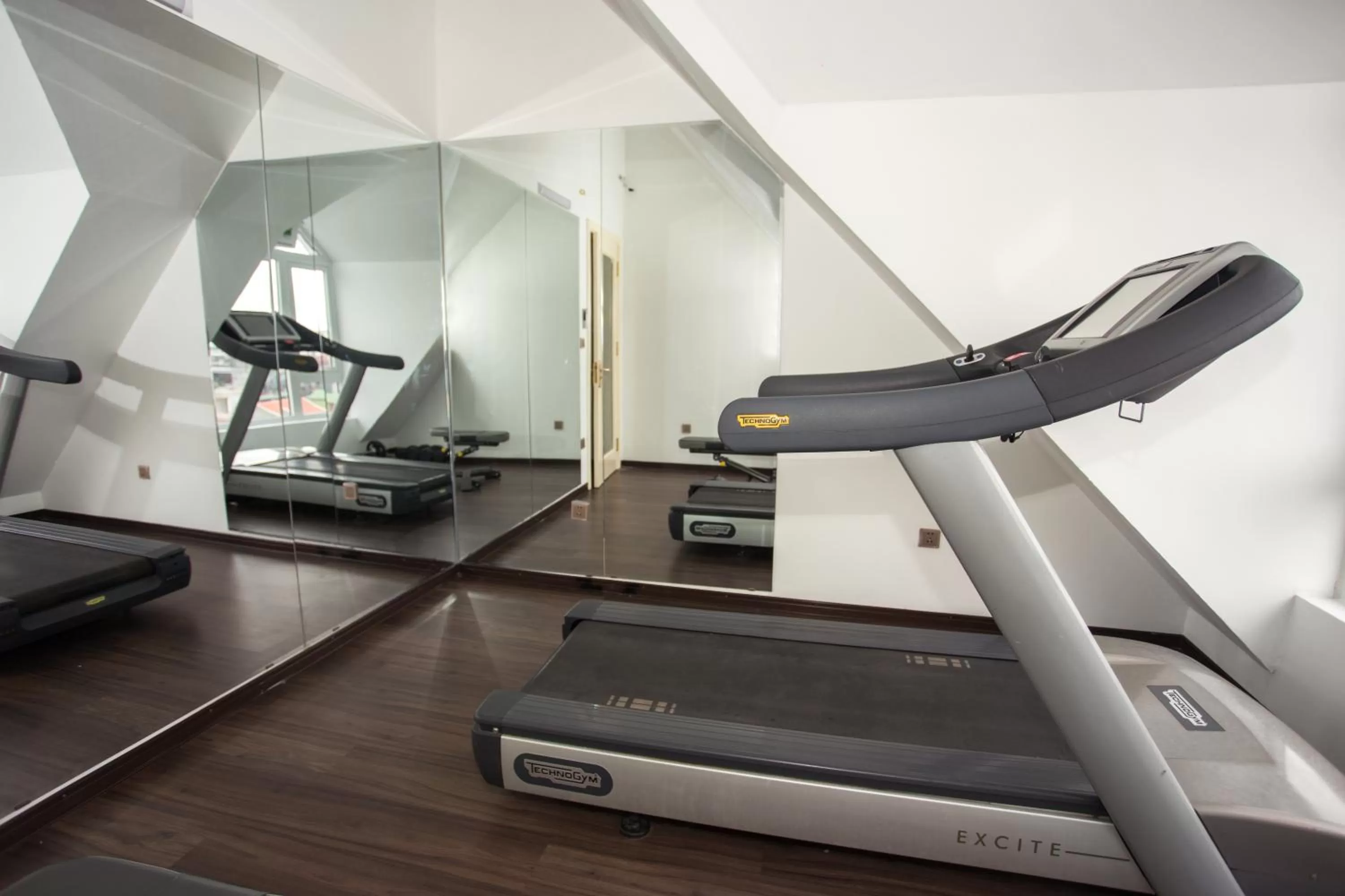 Fitness centre/facilities in Luxury Old Quarter Hotel & Gym