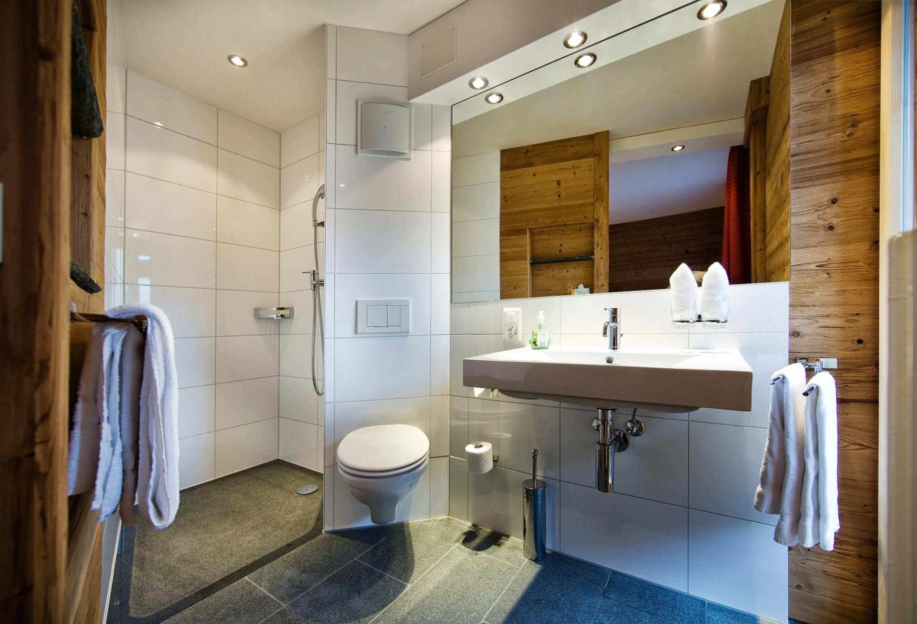 Shower in Arosa Vetter Hotel