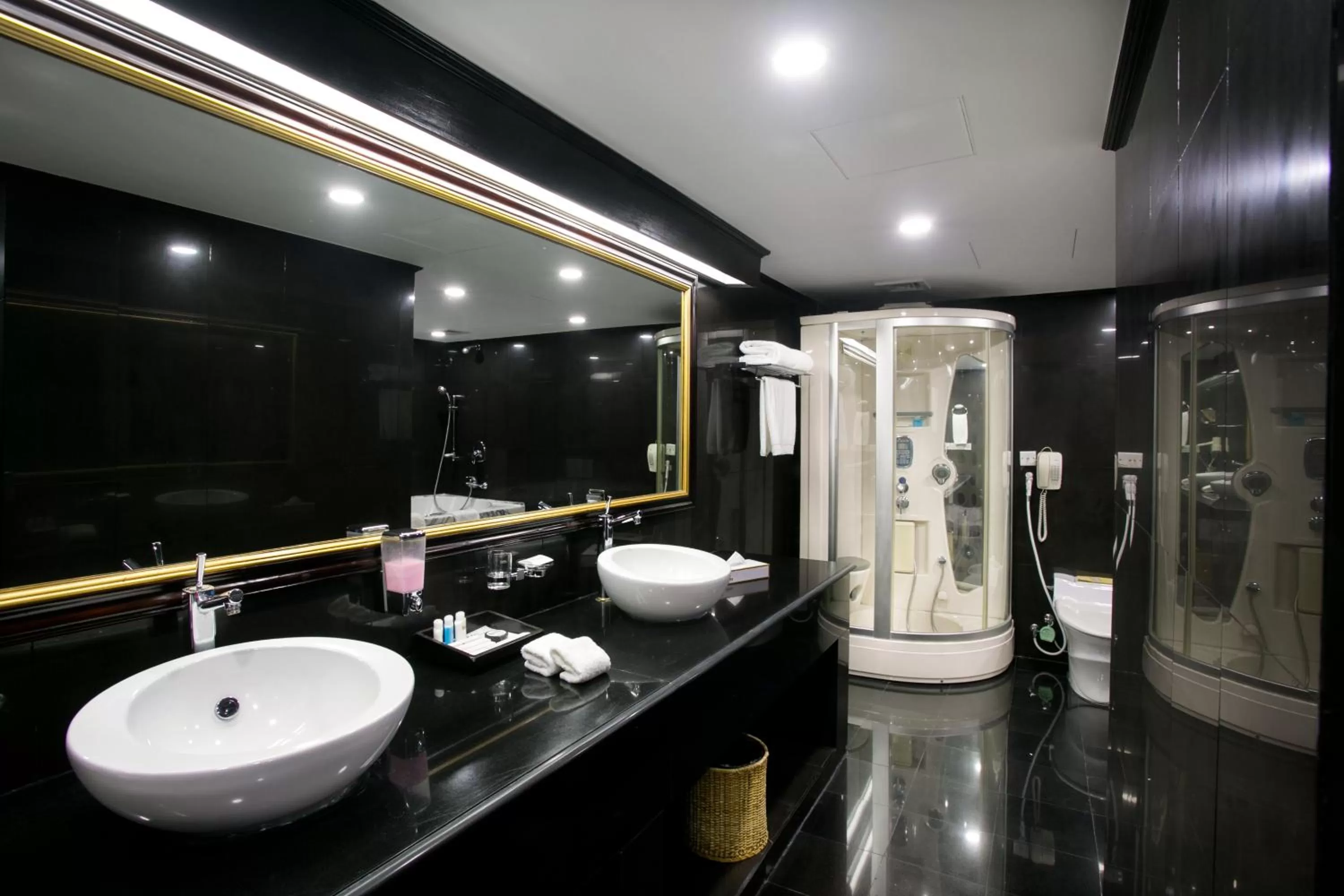 Bathroom in Hotel Sarina