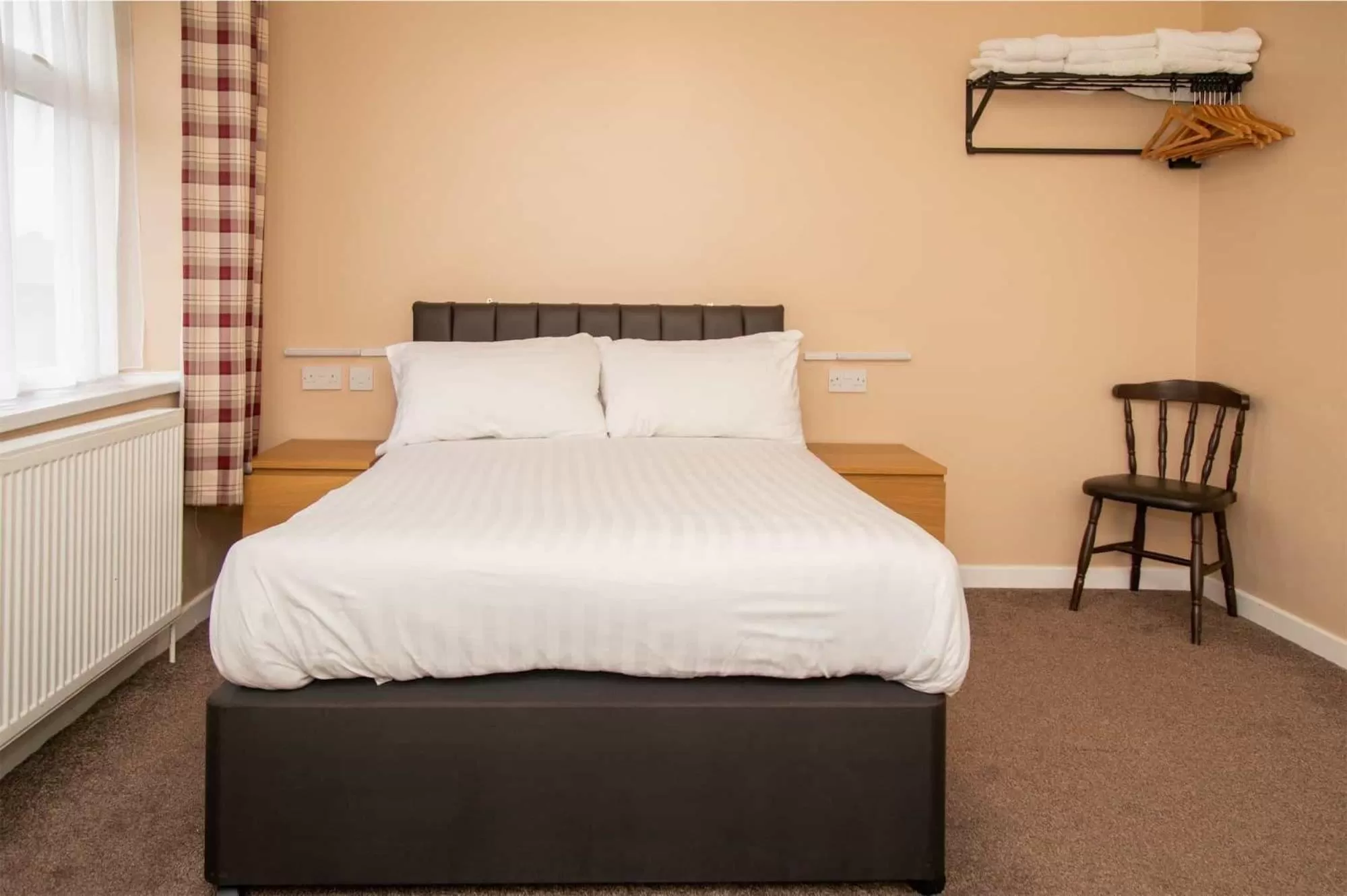 Bedroom, Bed in The Lawton