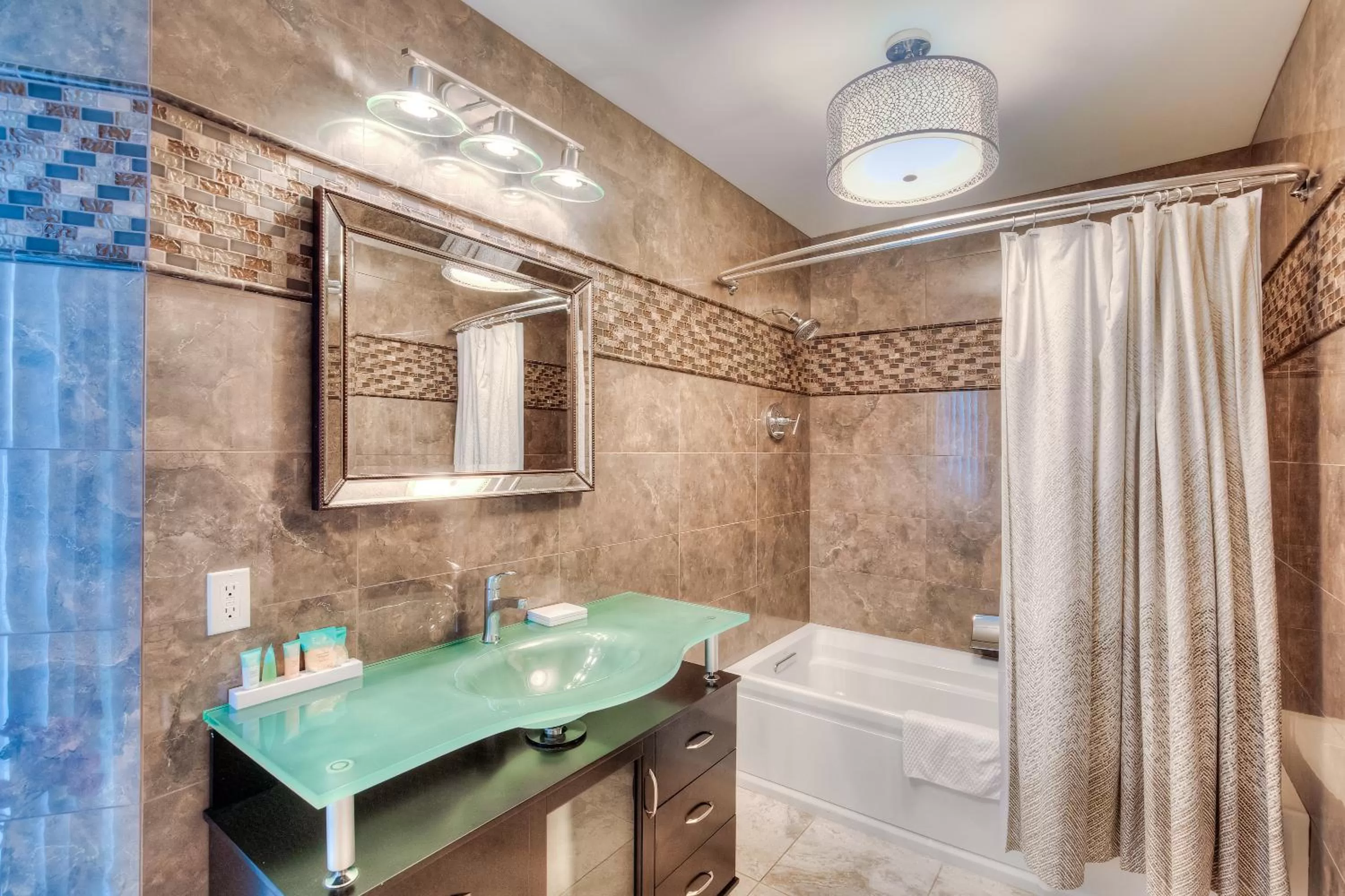 Shower in Elaine's Cape May Boutique Hotel