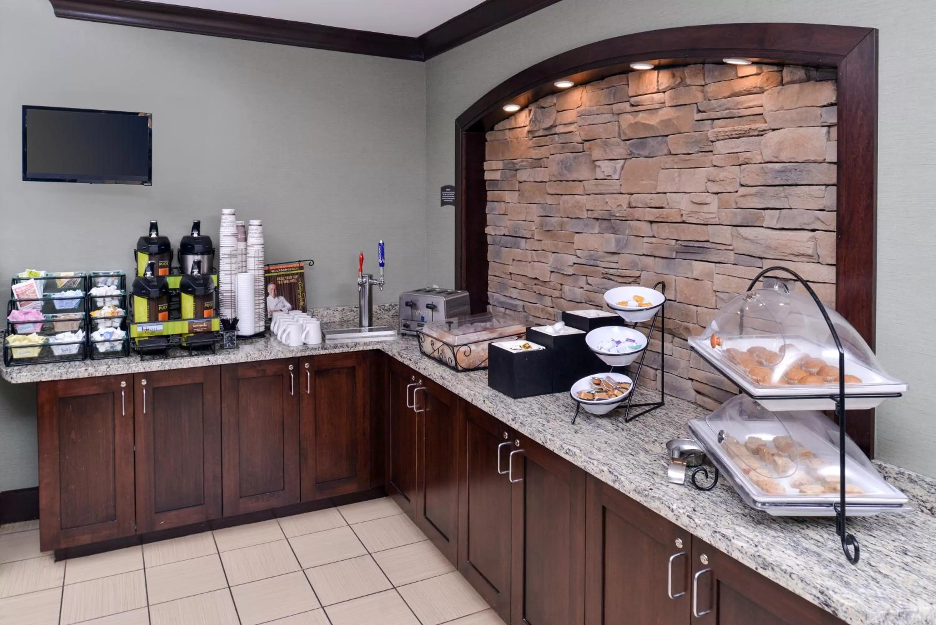 Breakfast in Staybridge Suites O'Fallon Chesterfield by IHG