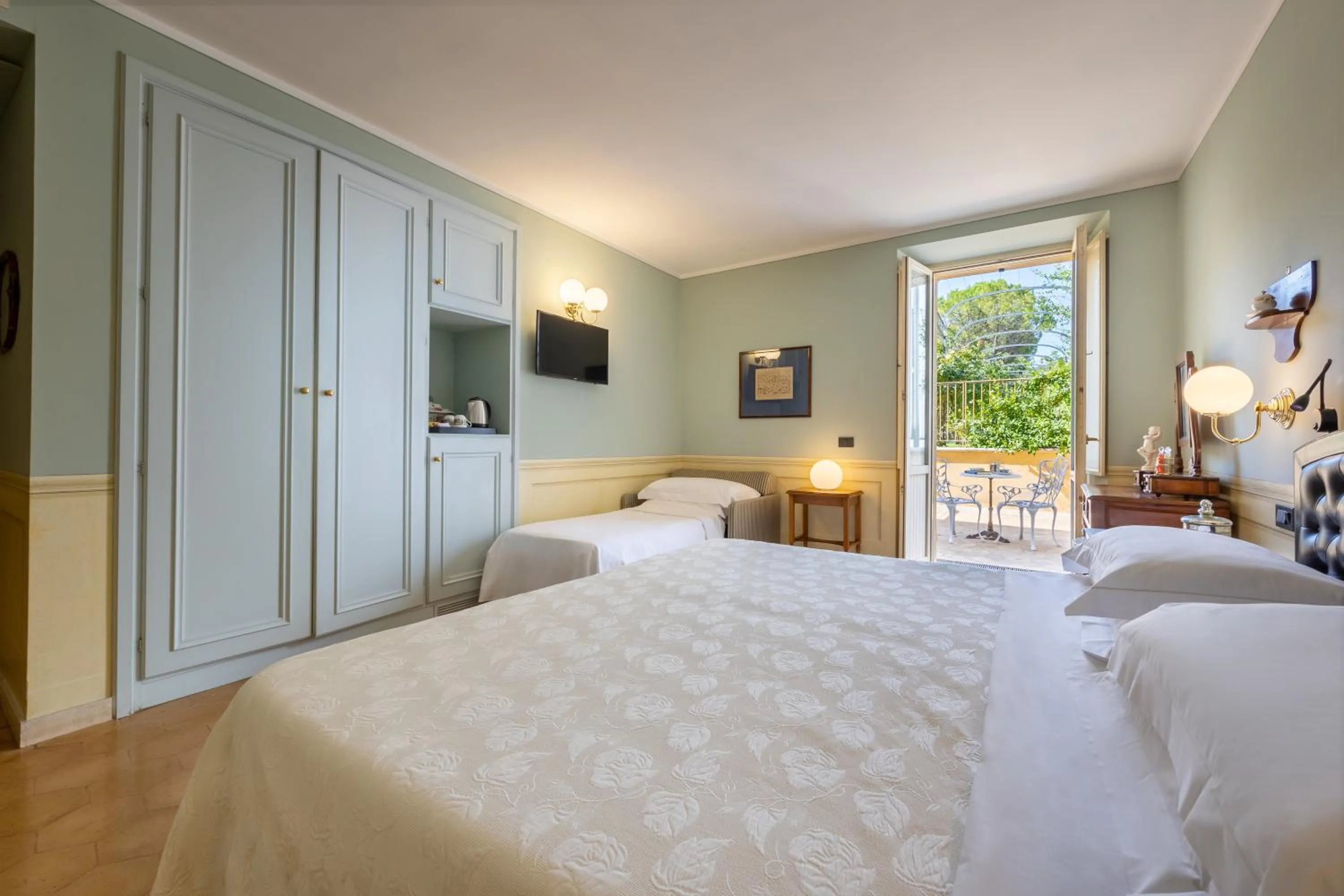 Bed in Hotel San Luca