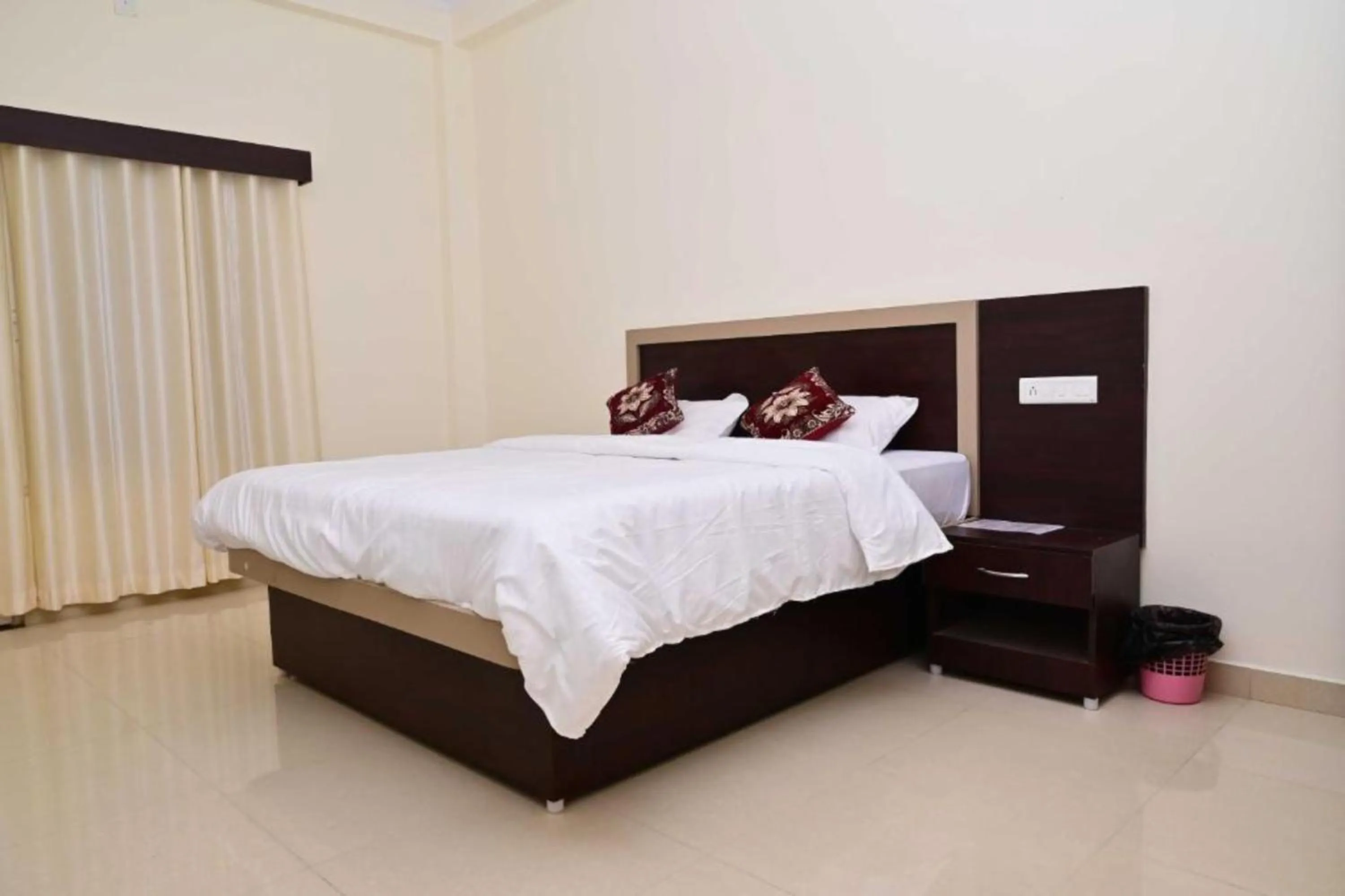 Bed in Goroomgo Nath Palace Varanasi