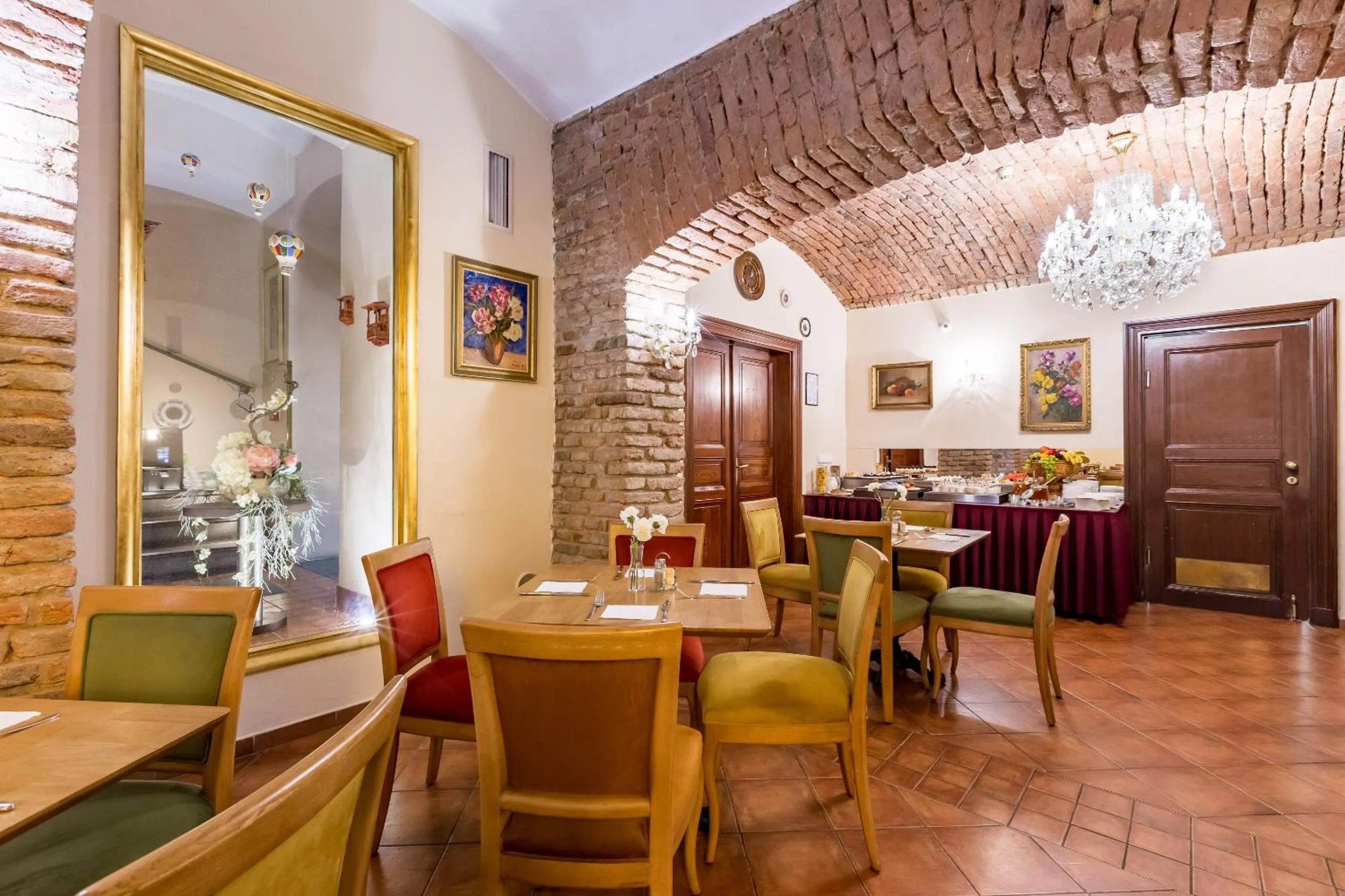 Restaurant/places to eat in Hotel Caruso Old Town