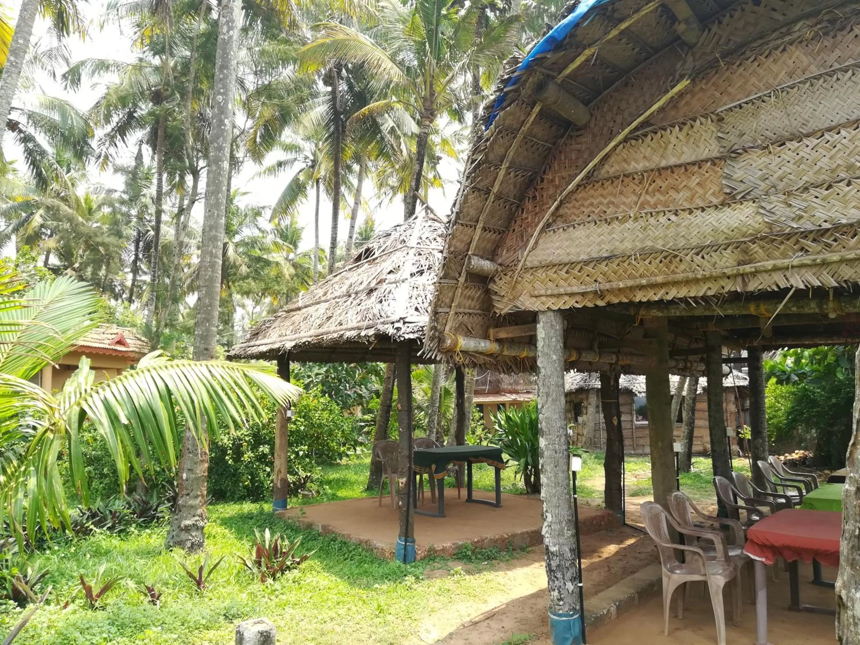 Restaurant/places to eat in Sukriti beach Resort