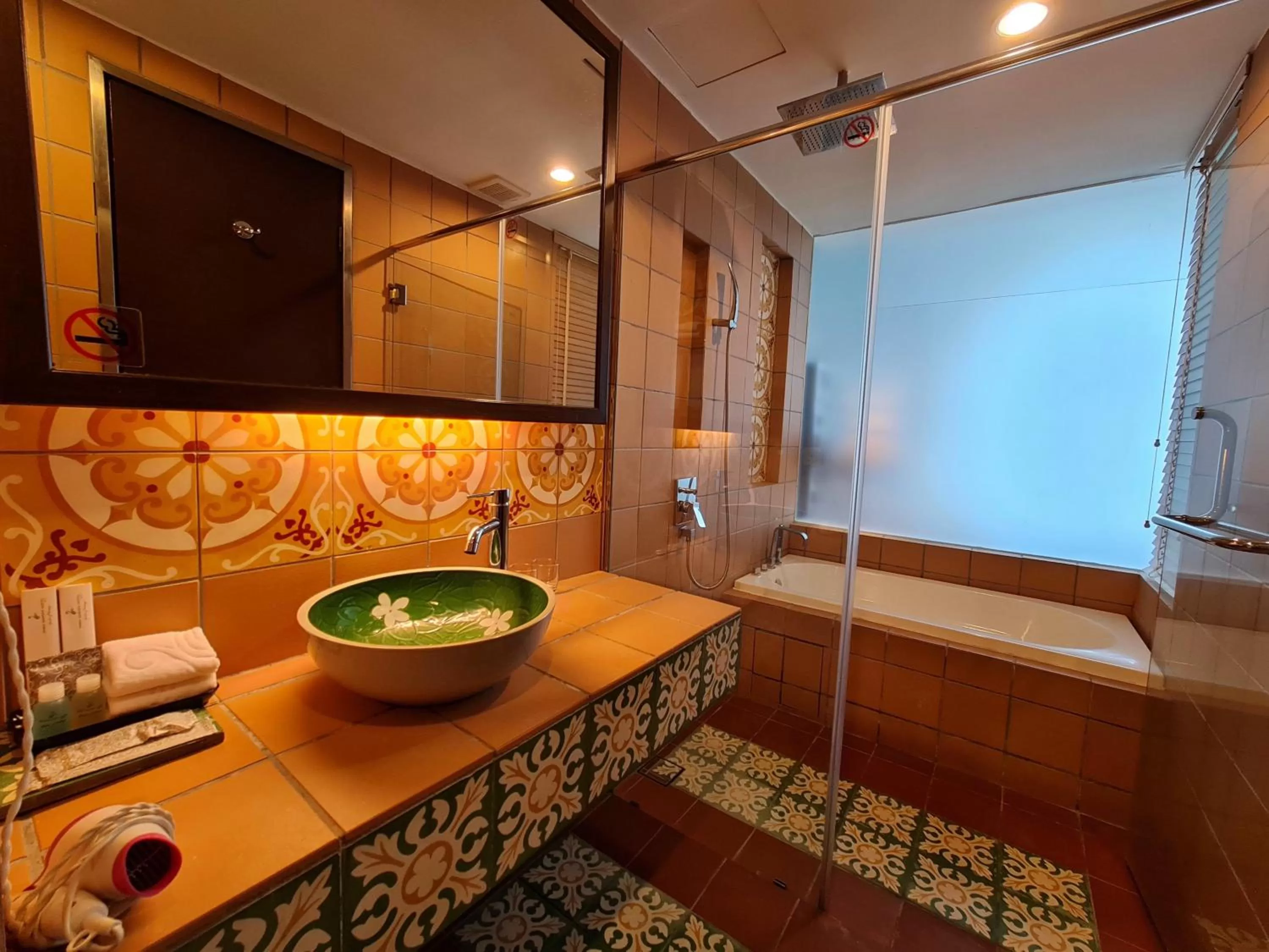 Bathroom in Swan Garden Hotel