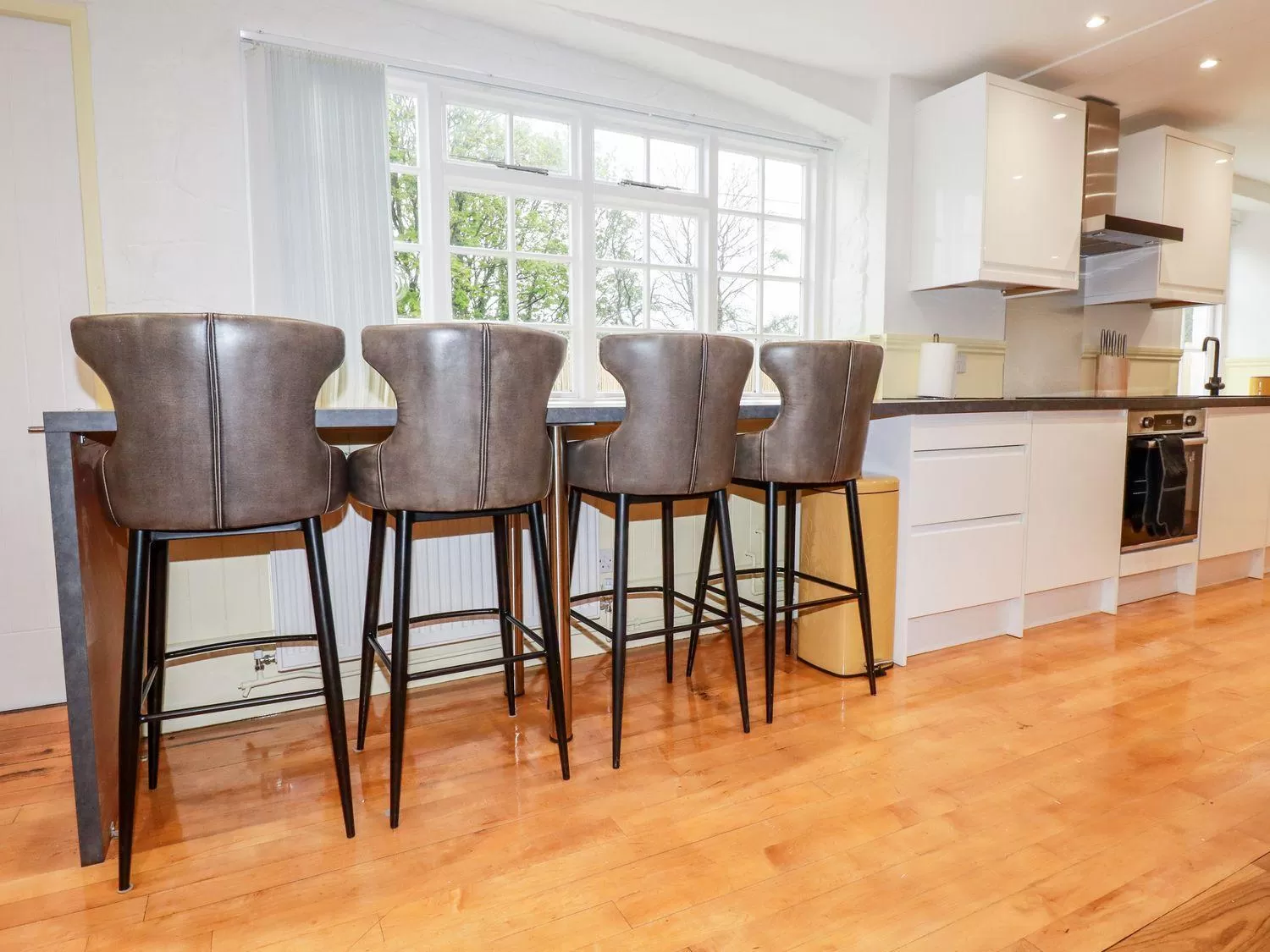 Kitchen or kitchenette, Dining Area in Carew Lodge & Loft