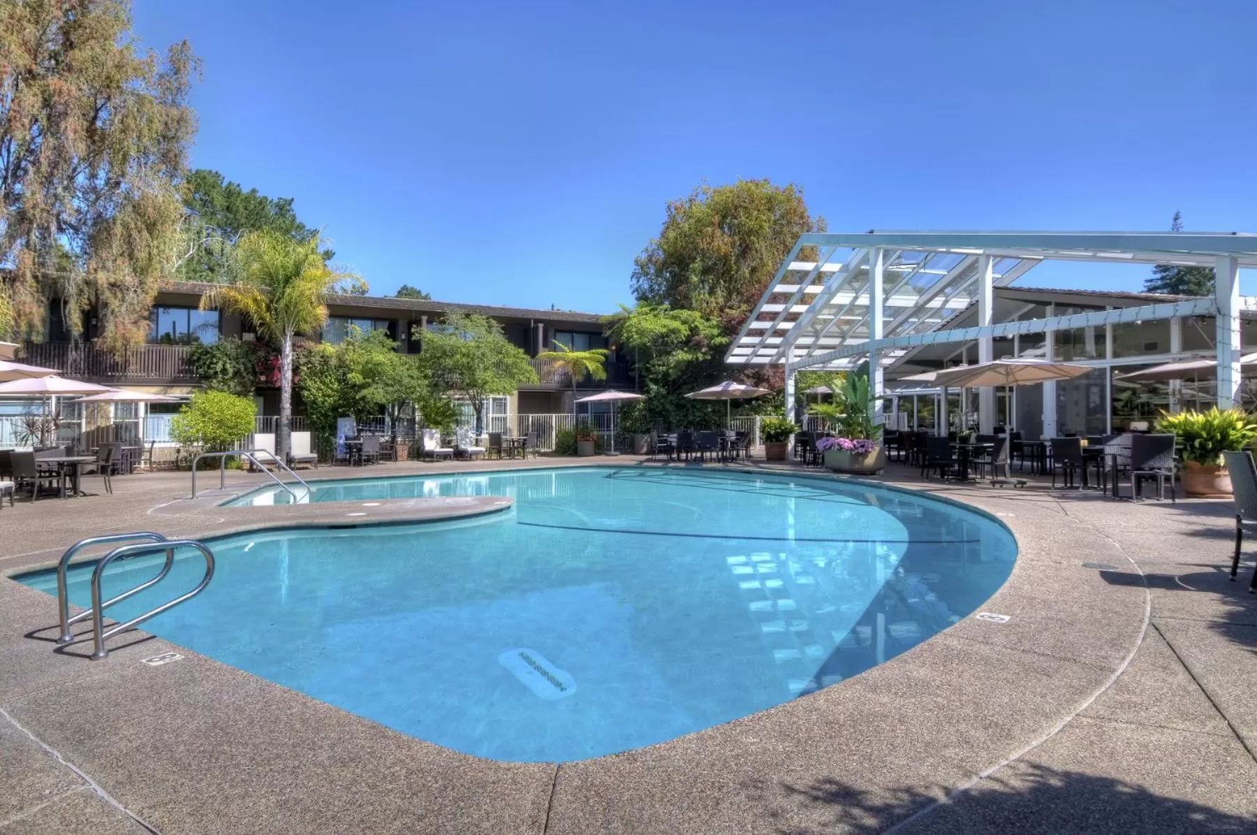 Restaurant/places to eat in Dinah's Garden Hotel