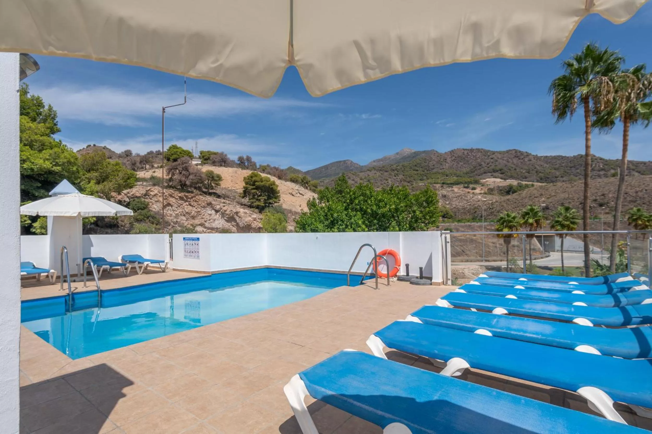 Swimming pool in Apartahotel Playamaro by Dorobe