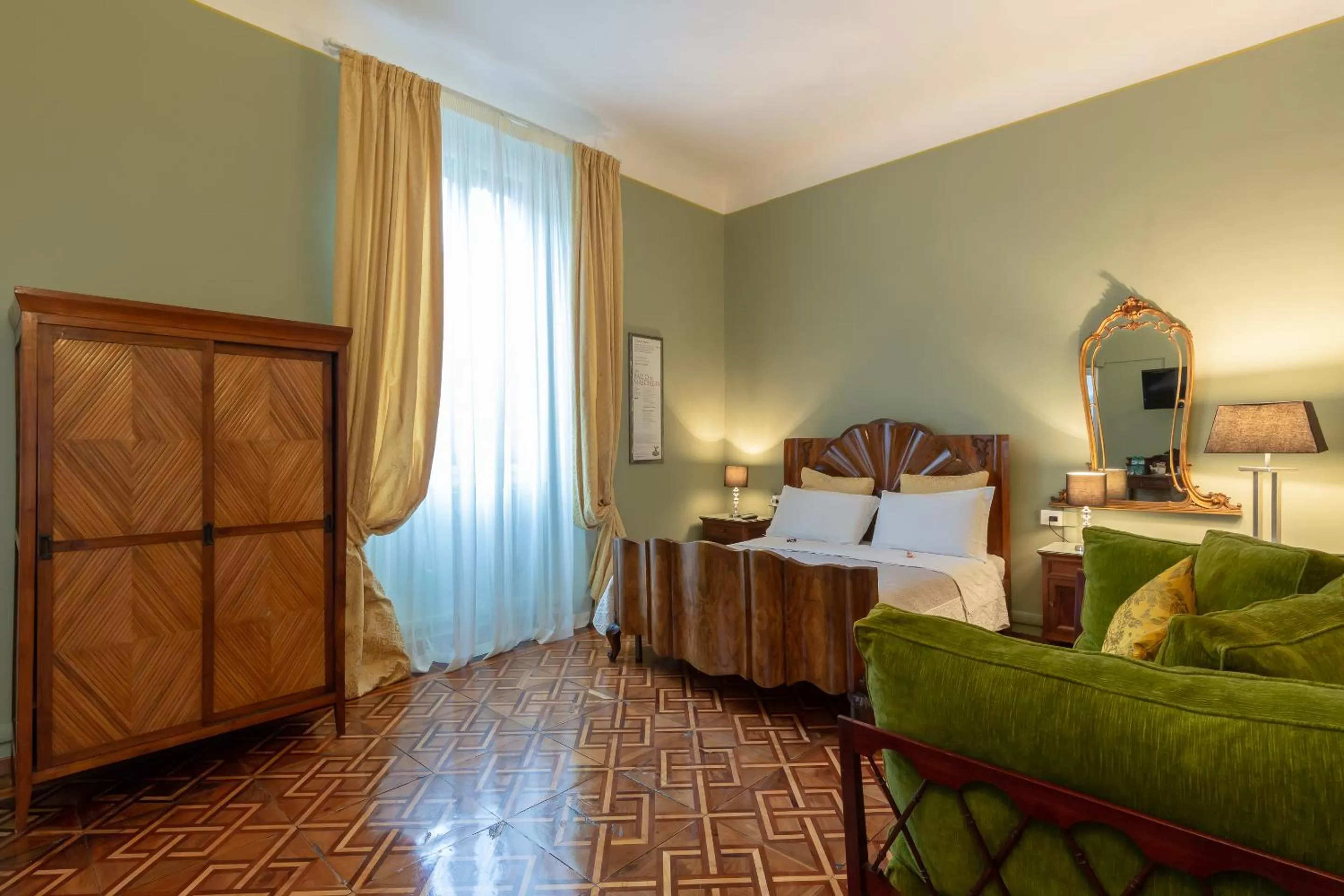 View (from property/room), Bed in Opera Boutique B&B