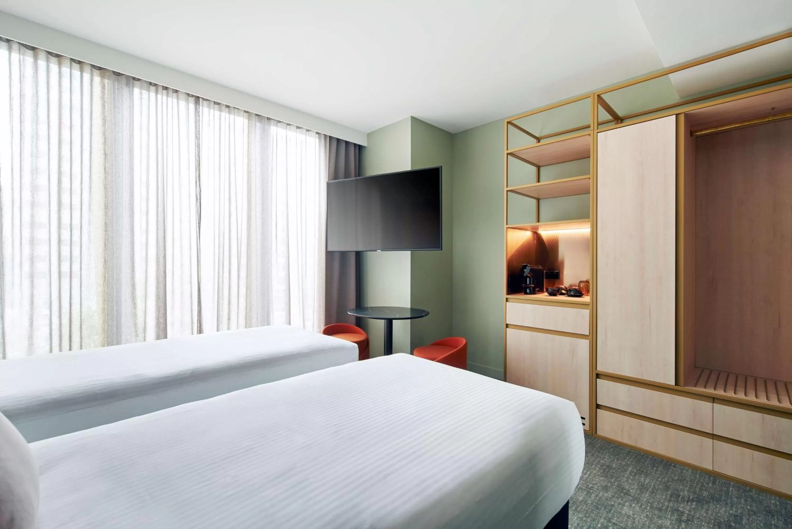 Bedroom, Bed in Quincy Hotel Melbourne