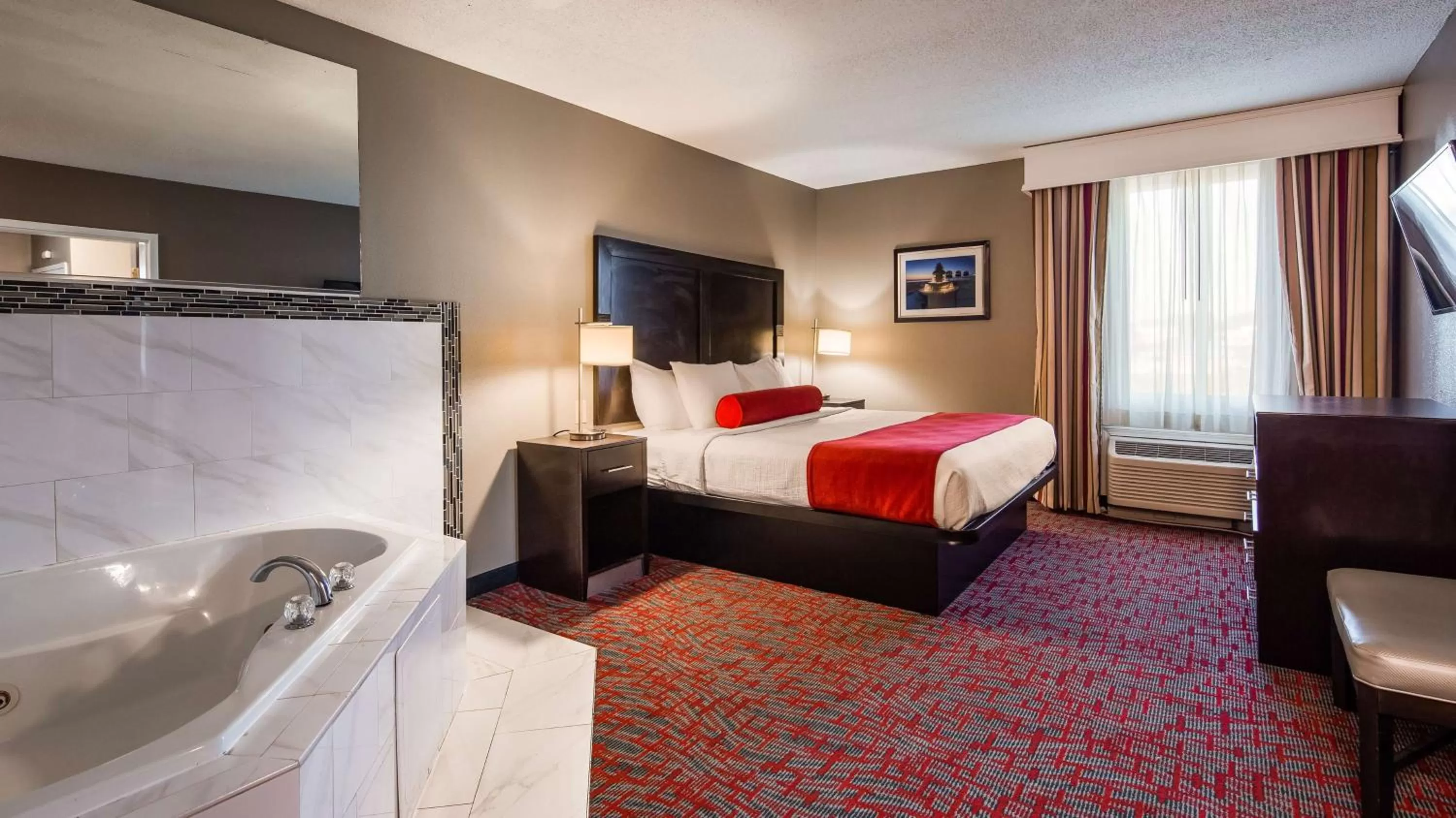 Suite with Whirlpool - Disability Access in Best Western Airport Inn & Suites
