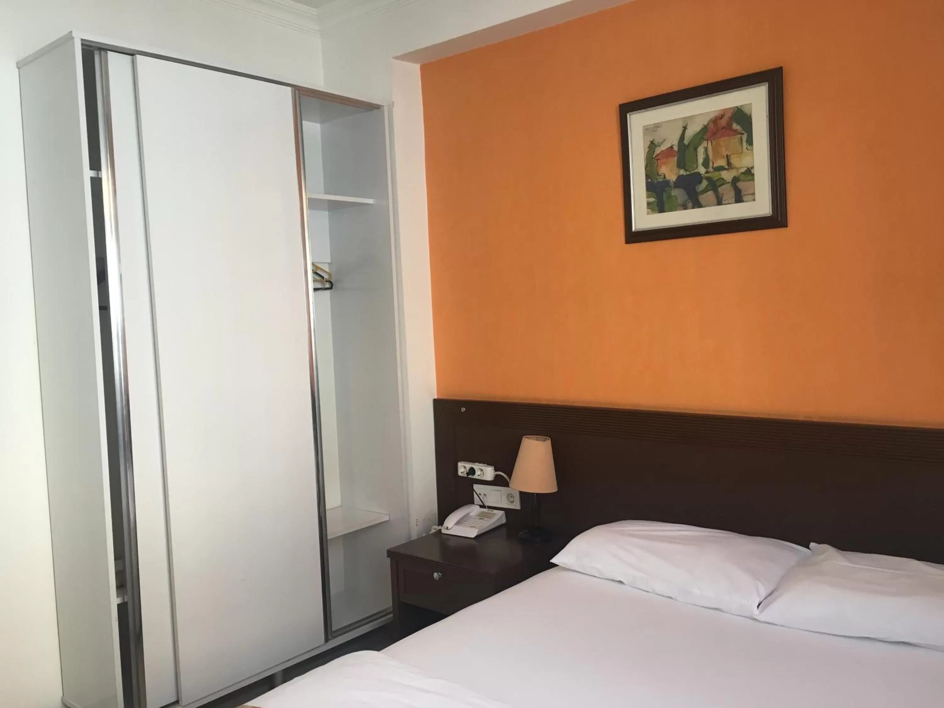 Photo of the whole room, Bed in Mutado Hotel