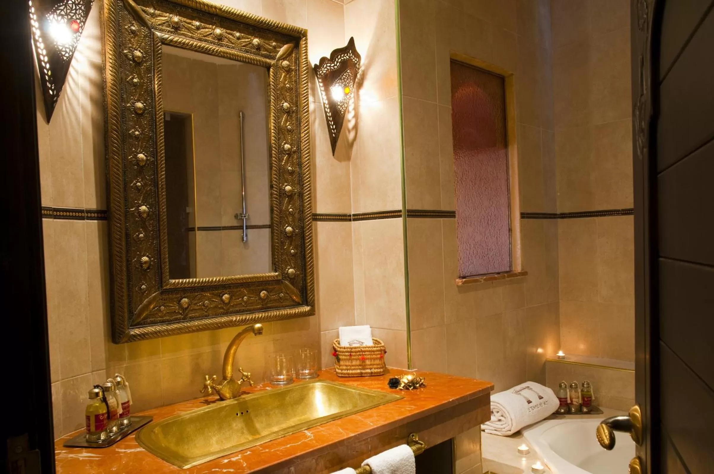 Bathroom in Le Temple Des Arts