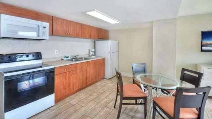 Kitchen or kitchenette in El Caribe Resort and Conference Center