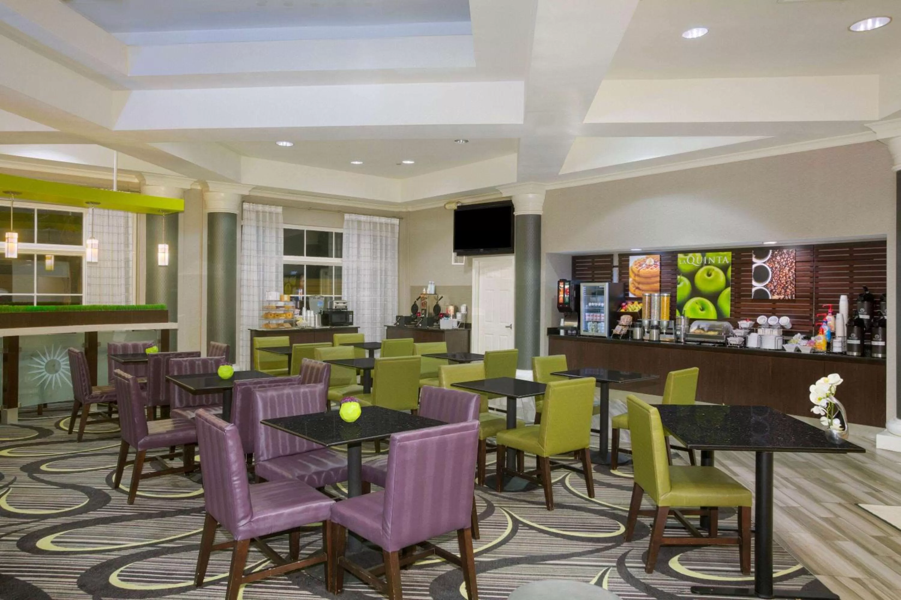 Restaurant/places to eat in La Quinta by Wyndham St. Louis Westport