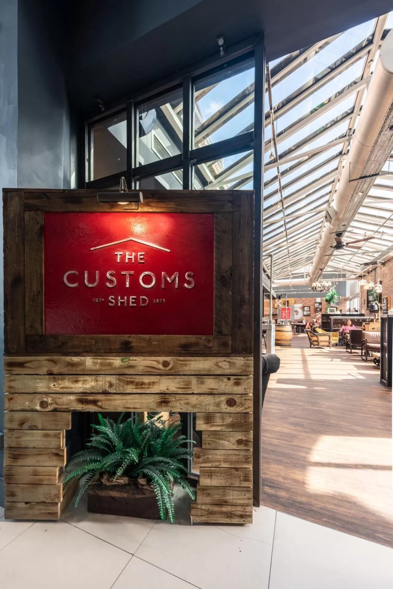 Lounge or bar in Novotel Cardiff Centre