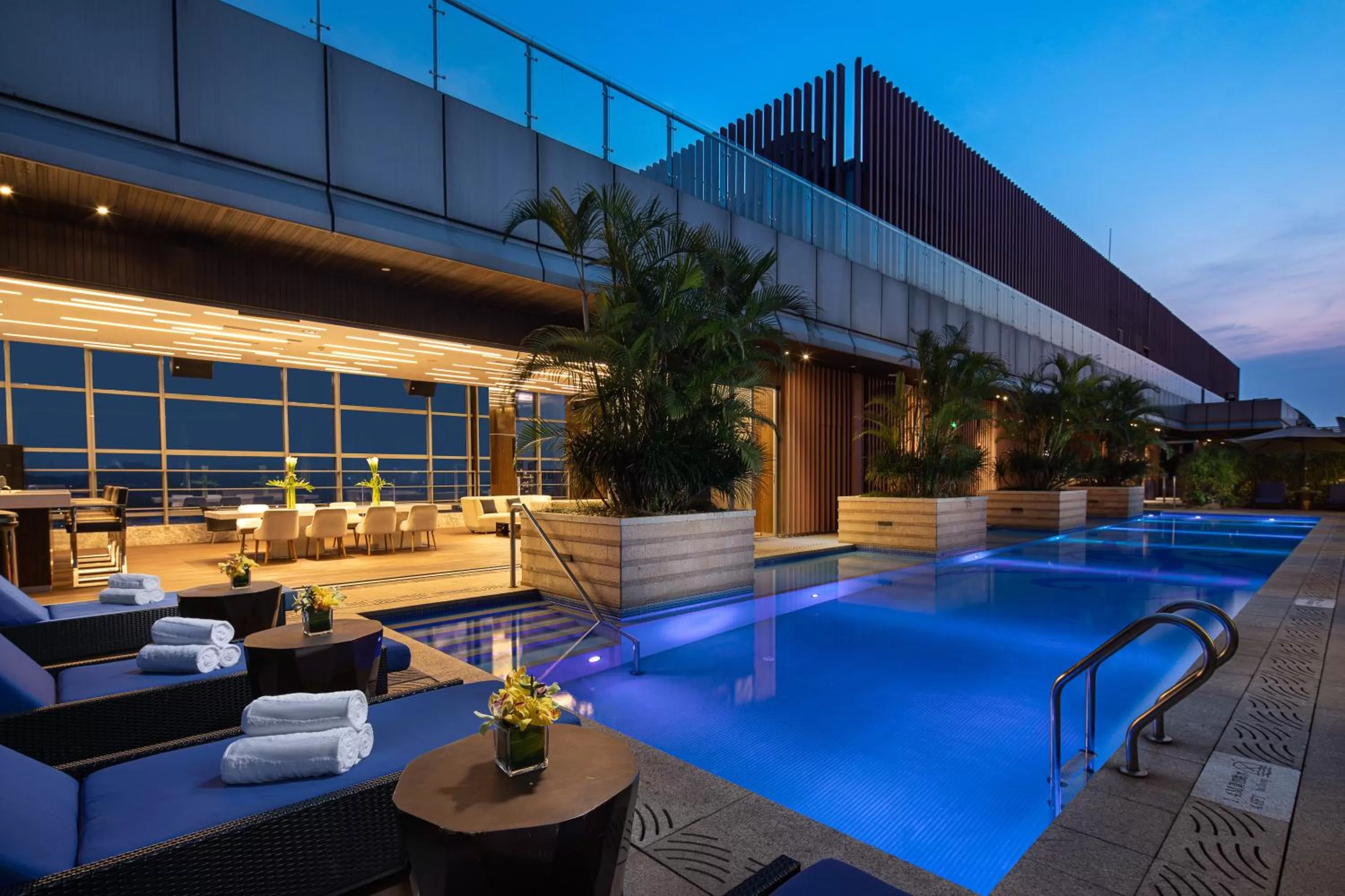 Swimming pool in Hard Rock Hotel Shenzhen