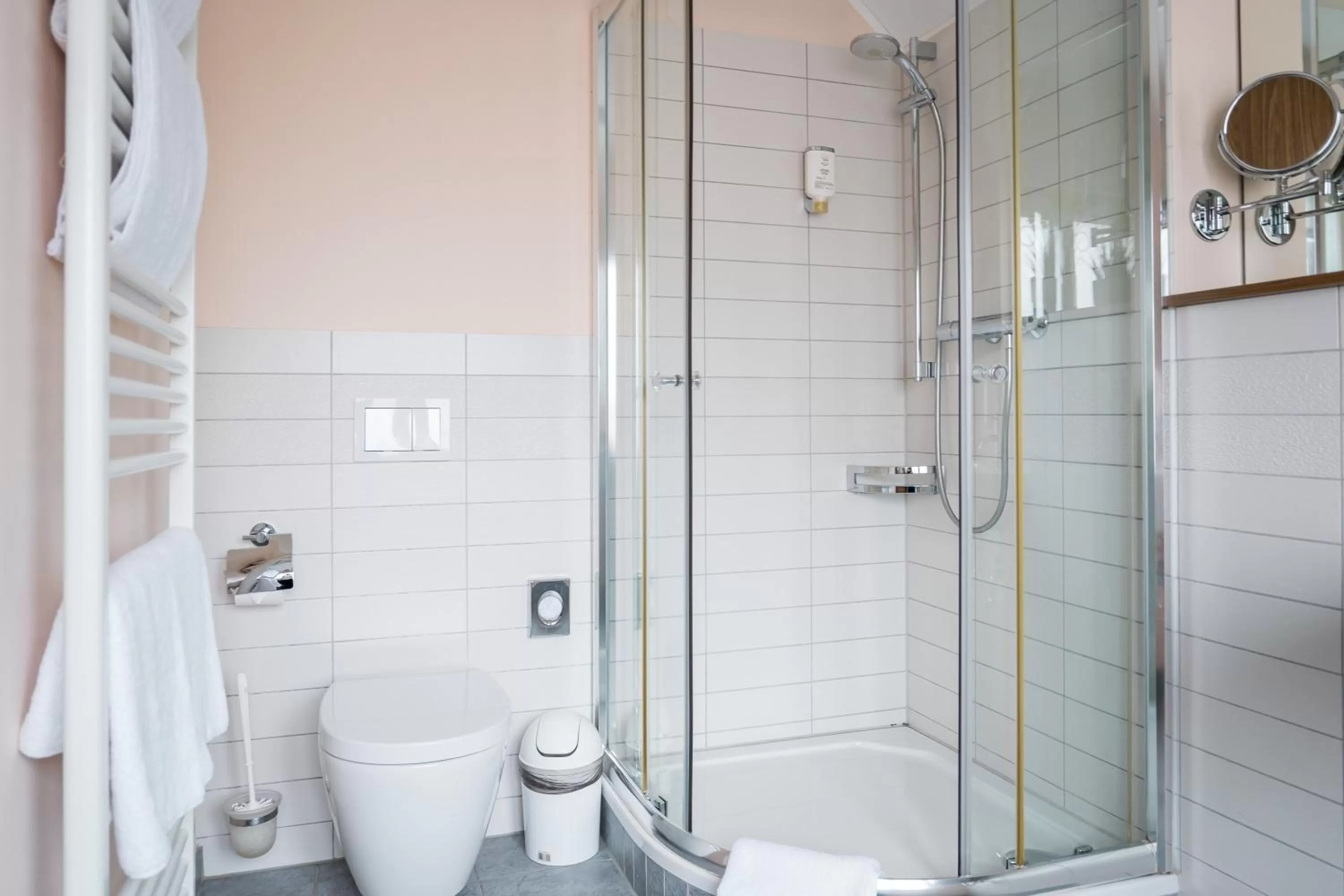 Shower in Point Hotel Apartments and Rooms