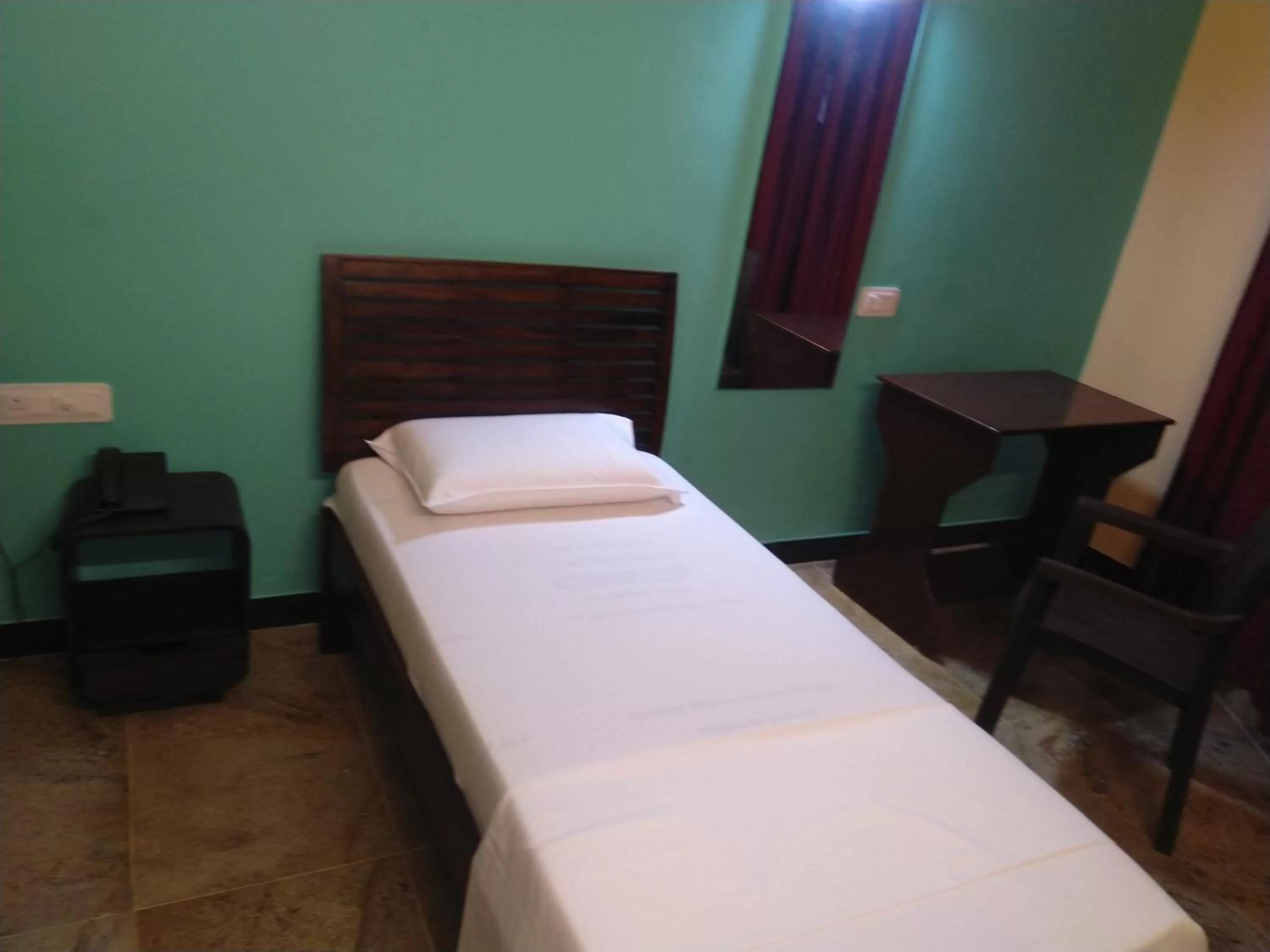 Bedroom, Bed in Chandru De Green