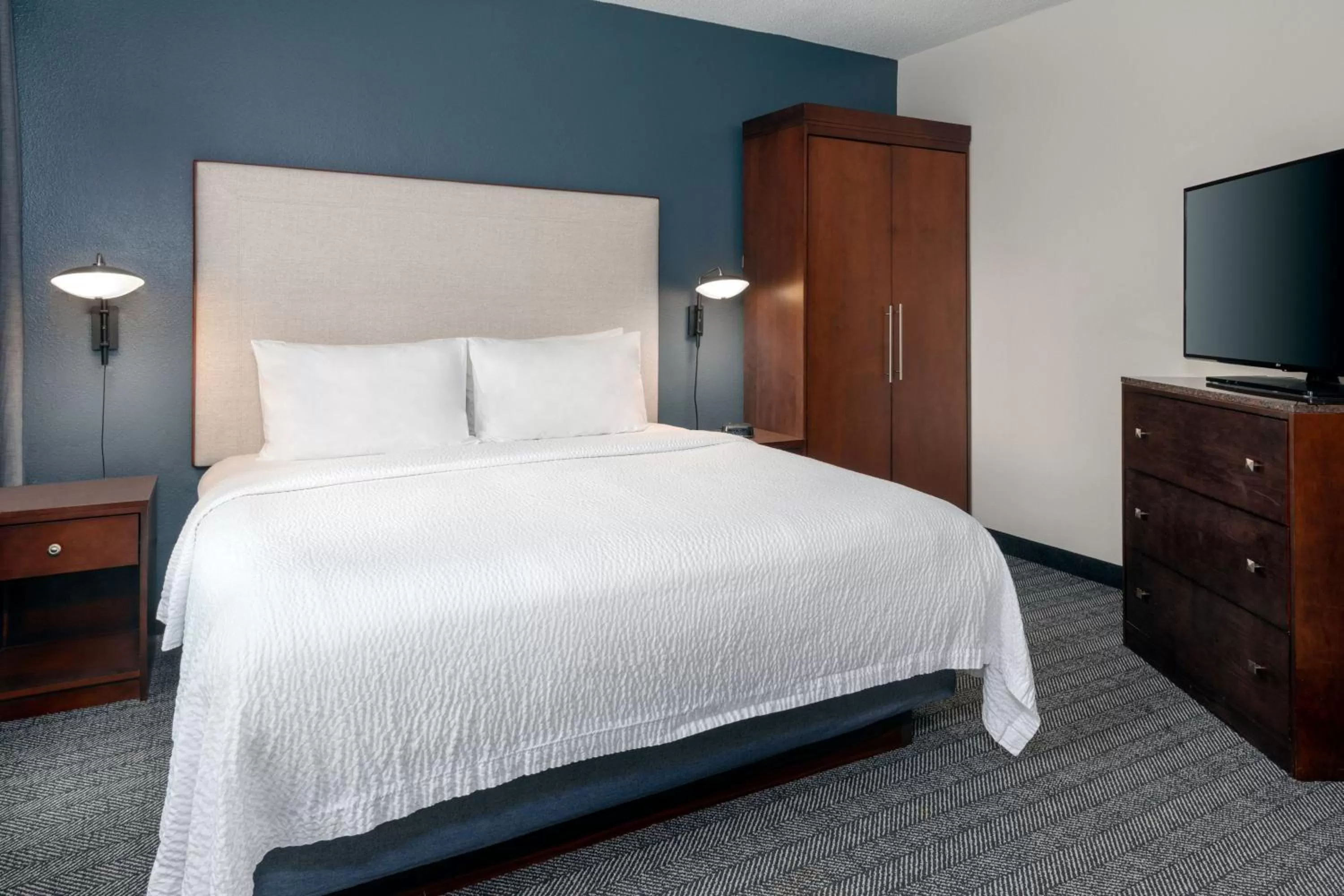 Bedroom, Bed in Courtyard by Marriott Sarasota at University Town Center