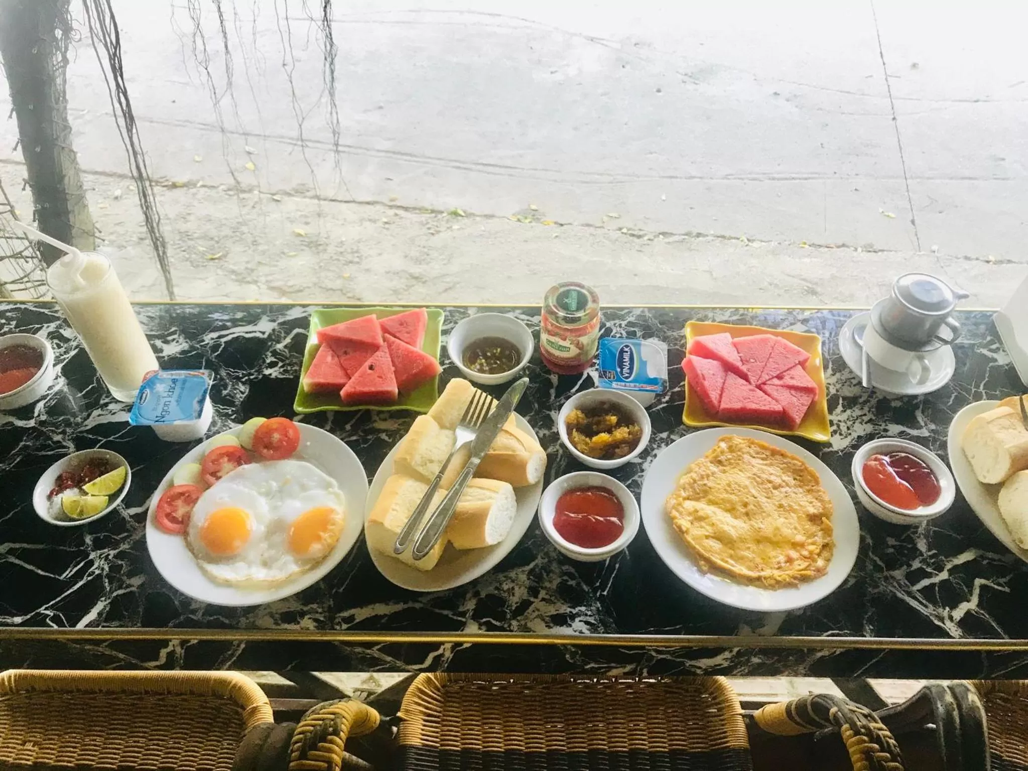 Food and drinks in Trang An Lotus Lake Homestay