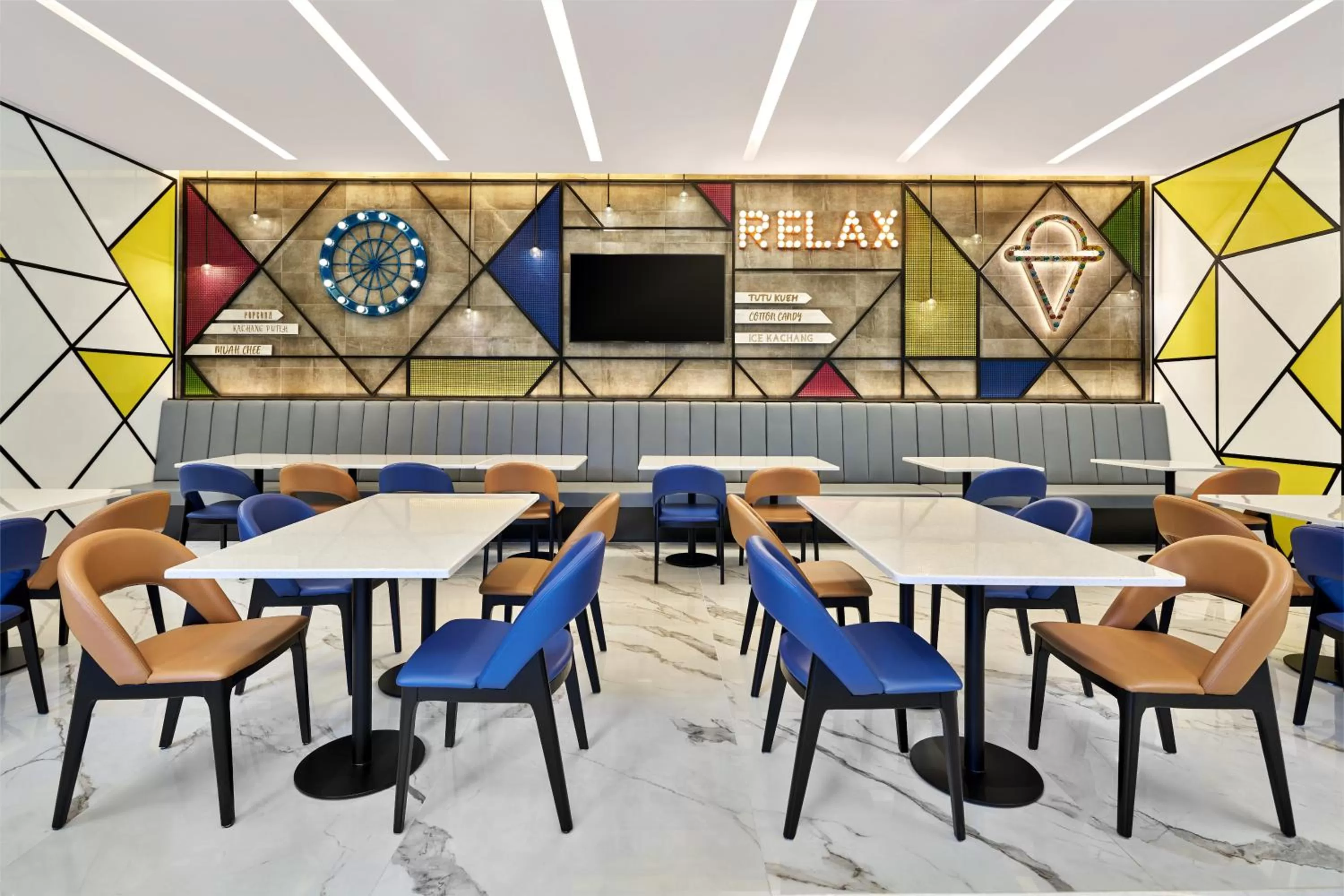 Restaurant/places to eat in Holiday Inn Express Singapore Serangoon by IHG