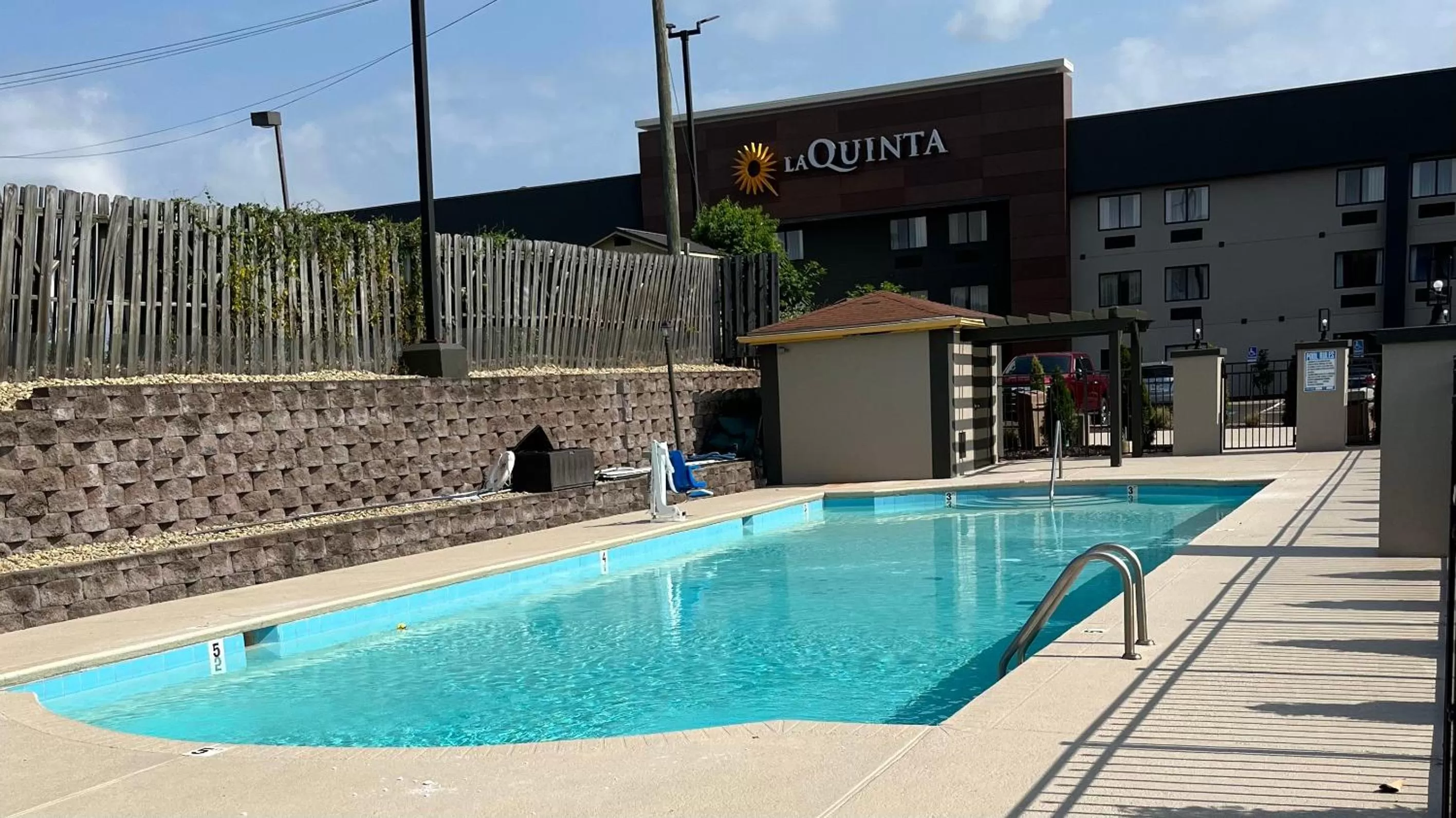 Swimming pool in La Quinta by Wyndham Nashville Airport