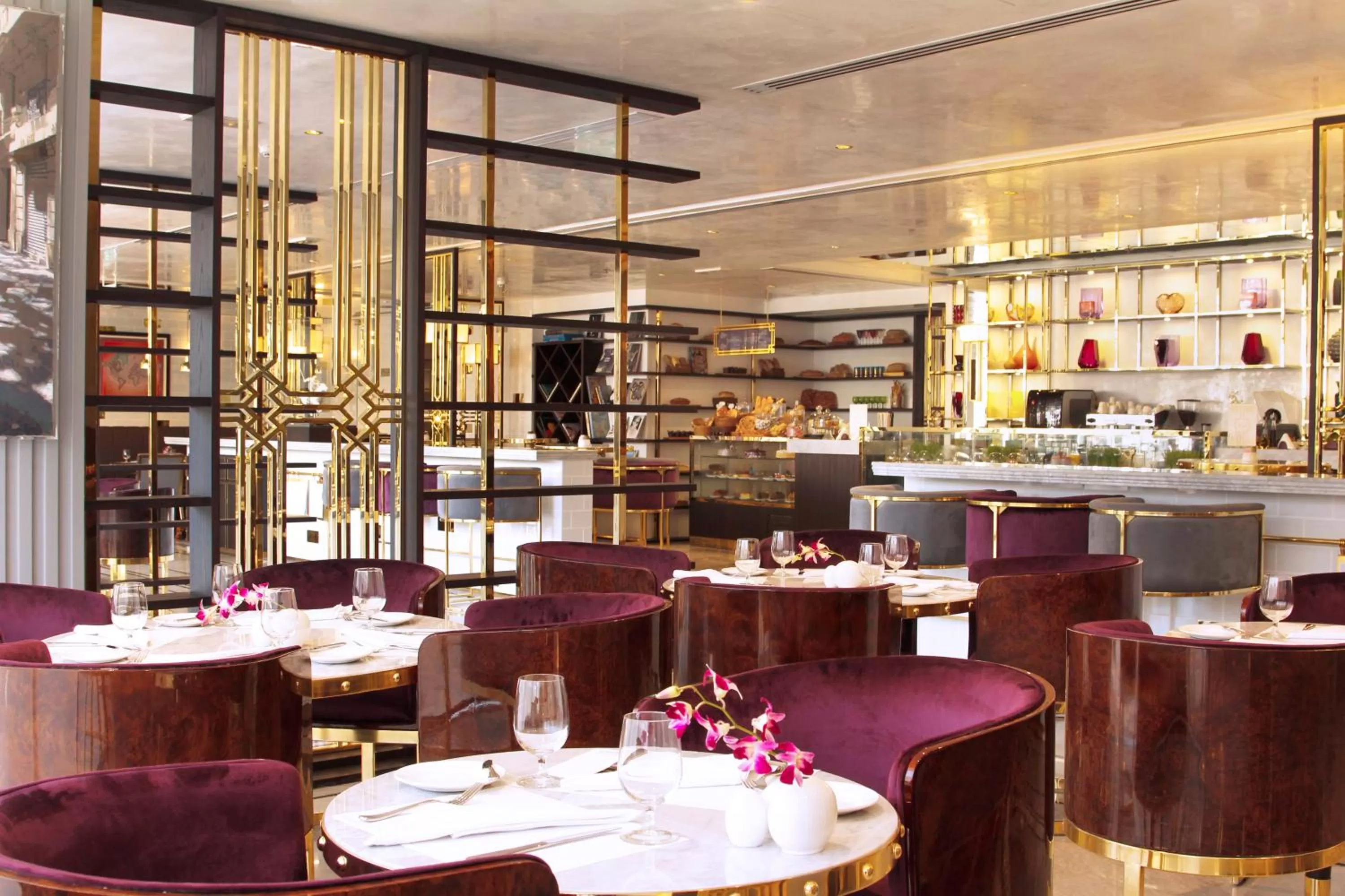 Restaurant/places to eat in Tamani Marina Hotel & Apartments