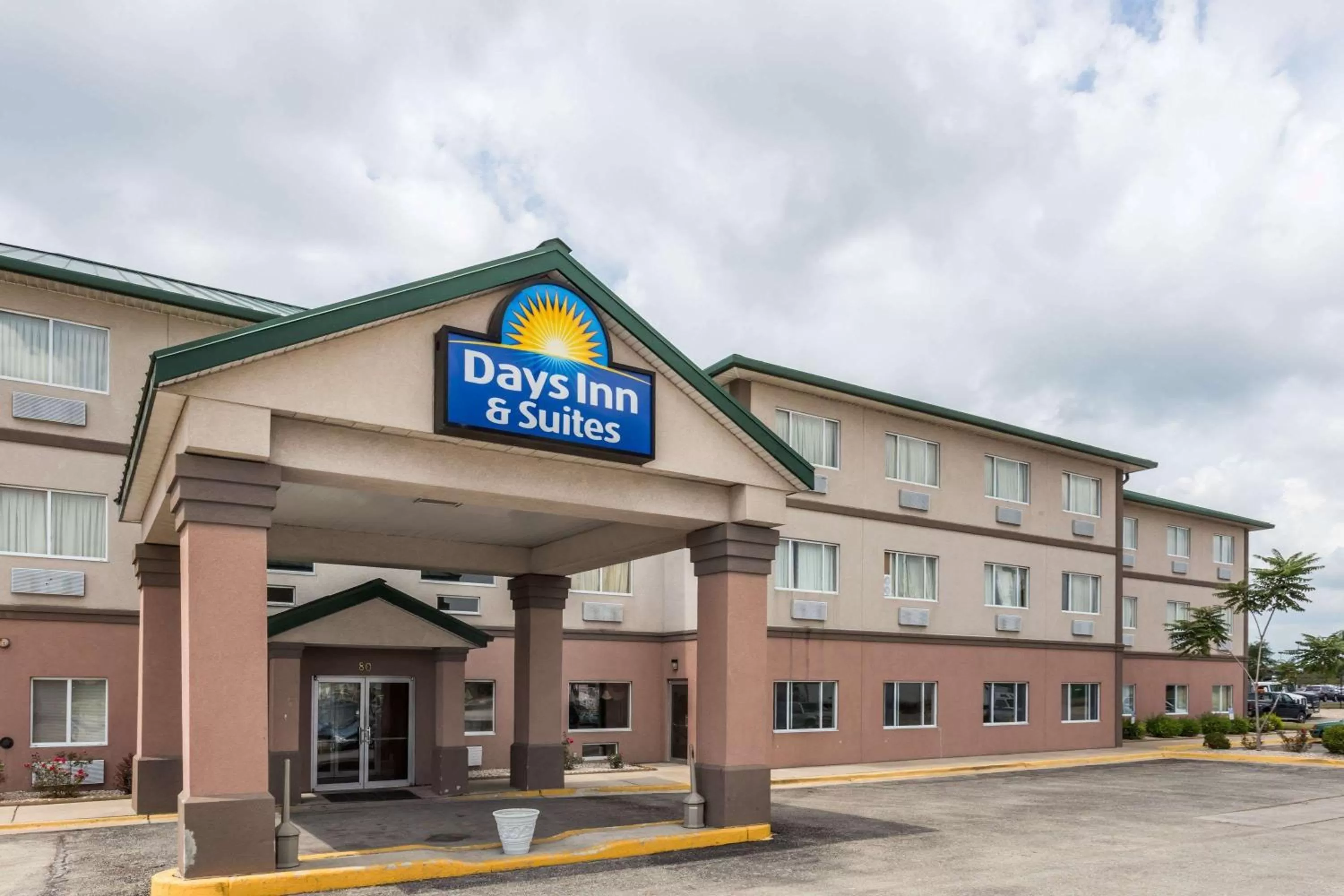 Days Inn & Suites by Wyndham Morris I-80