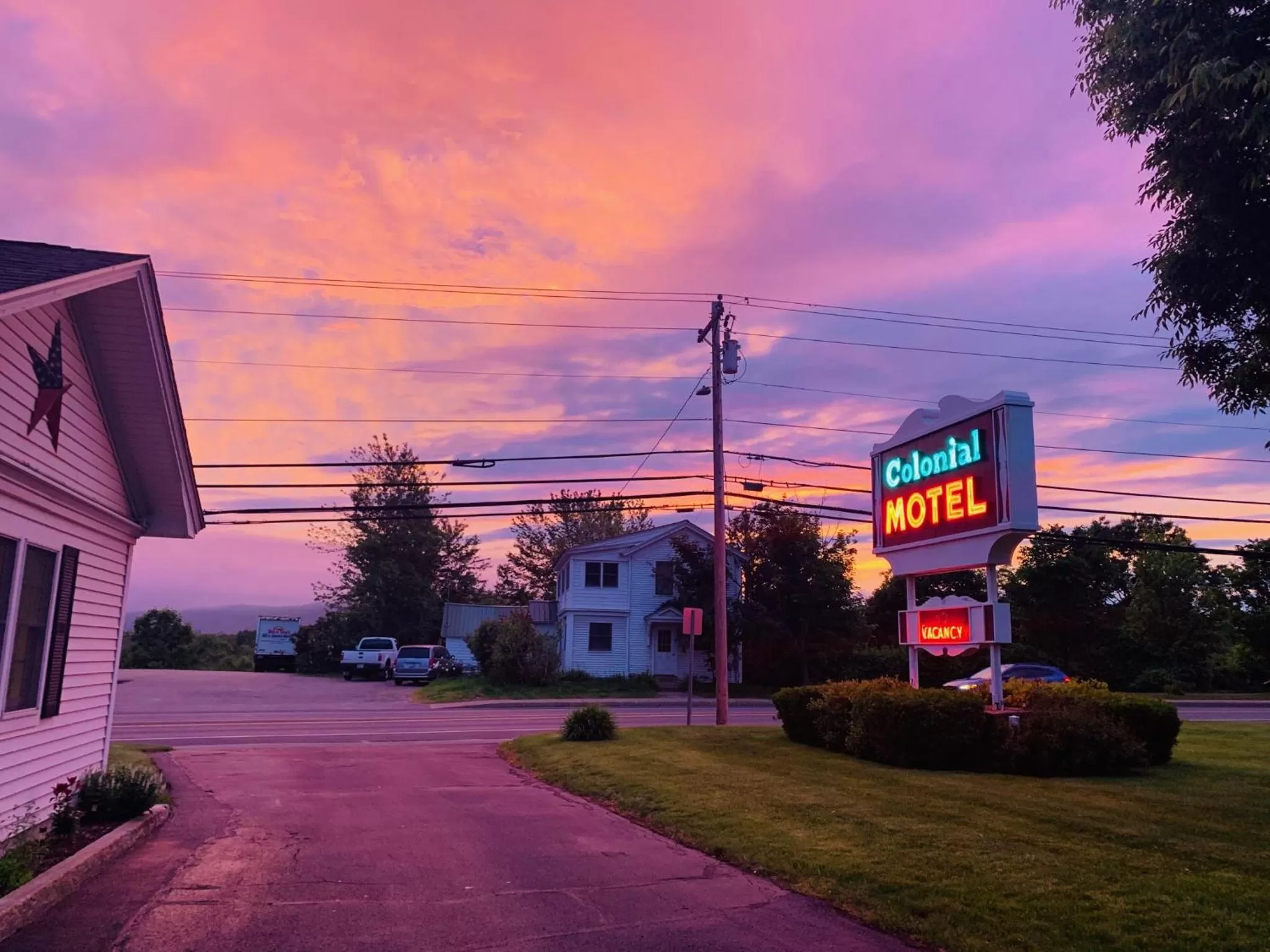 Sunset in Colonial Motel