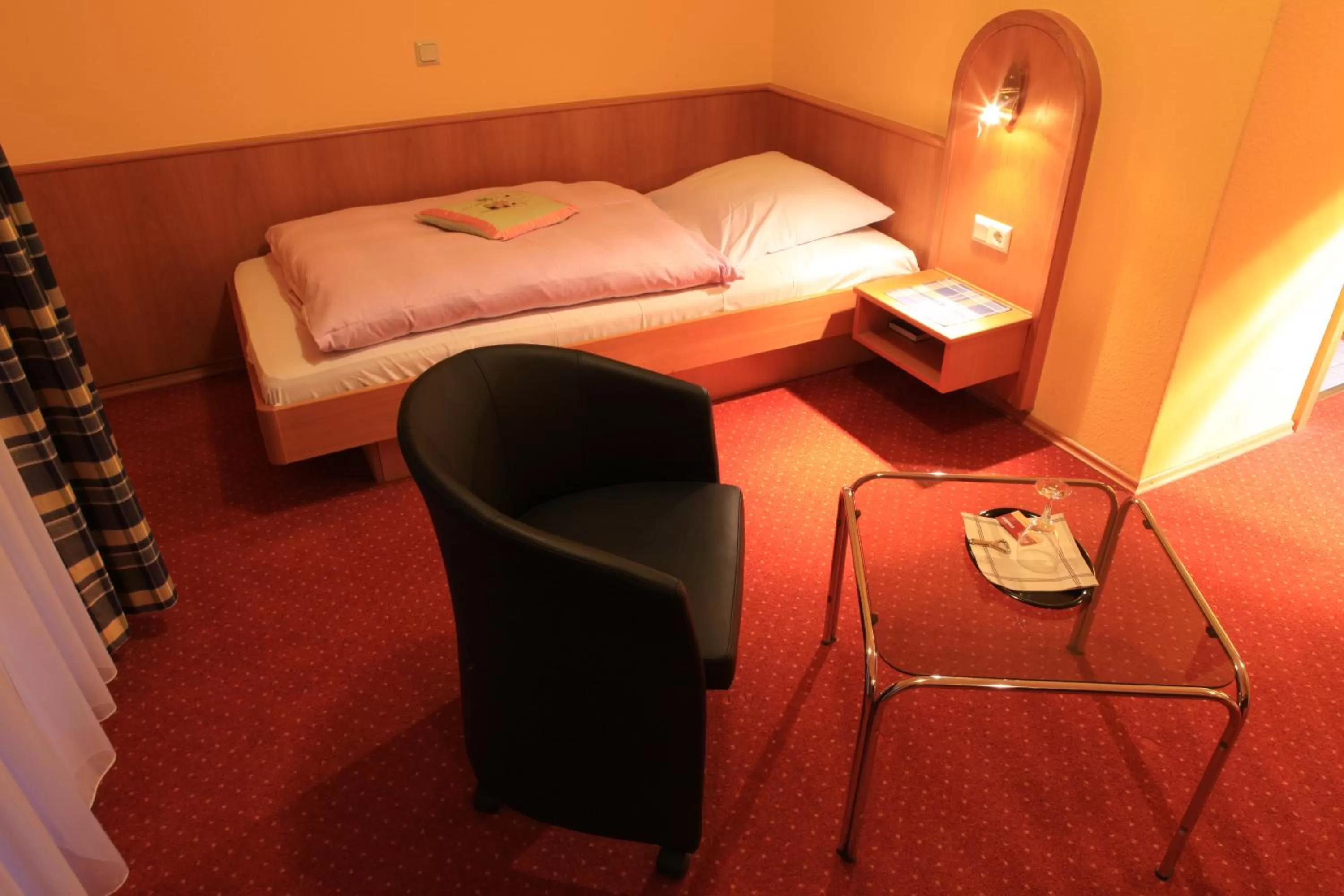 Photo of the whole room, Bed in Hotel Kasserolle