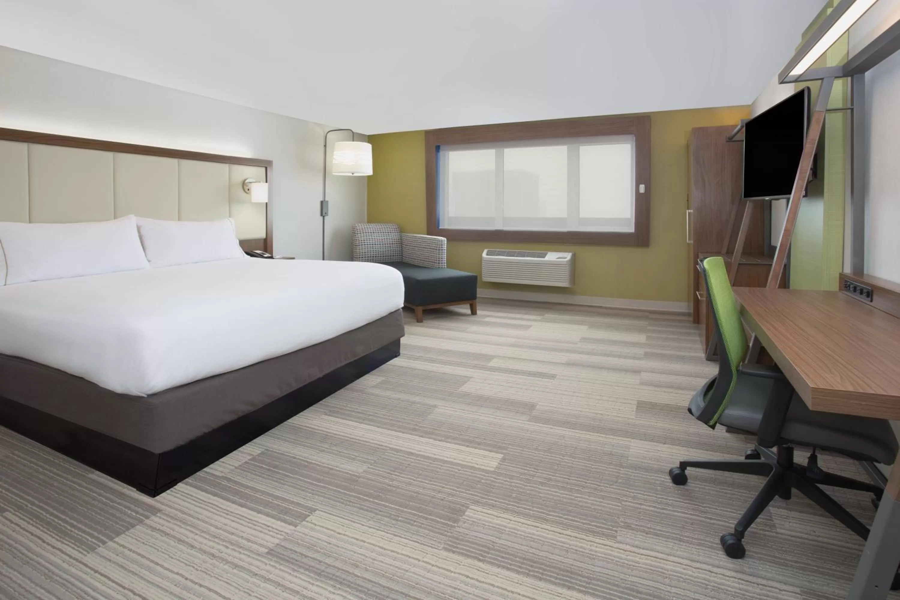 Photo of the whole room, Bed in Holiday Inn Express & Suites West Memphis by IHG
