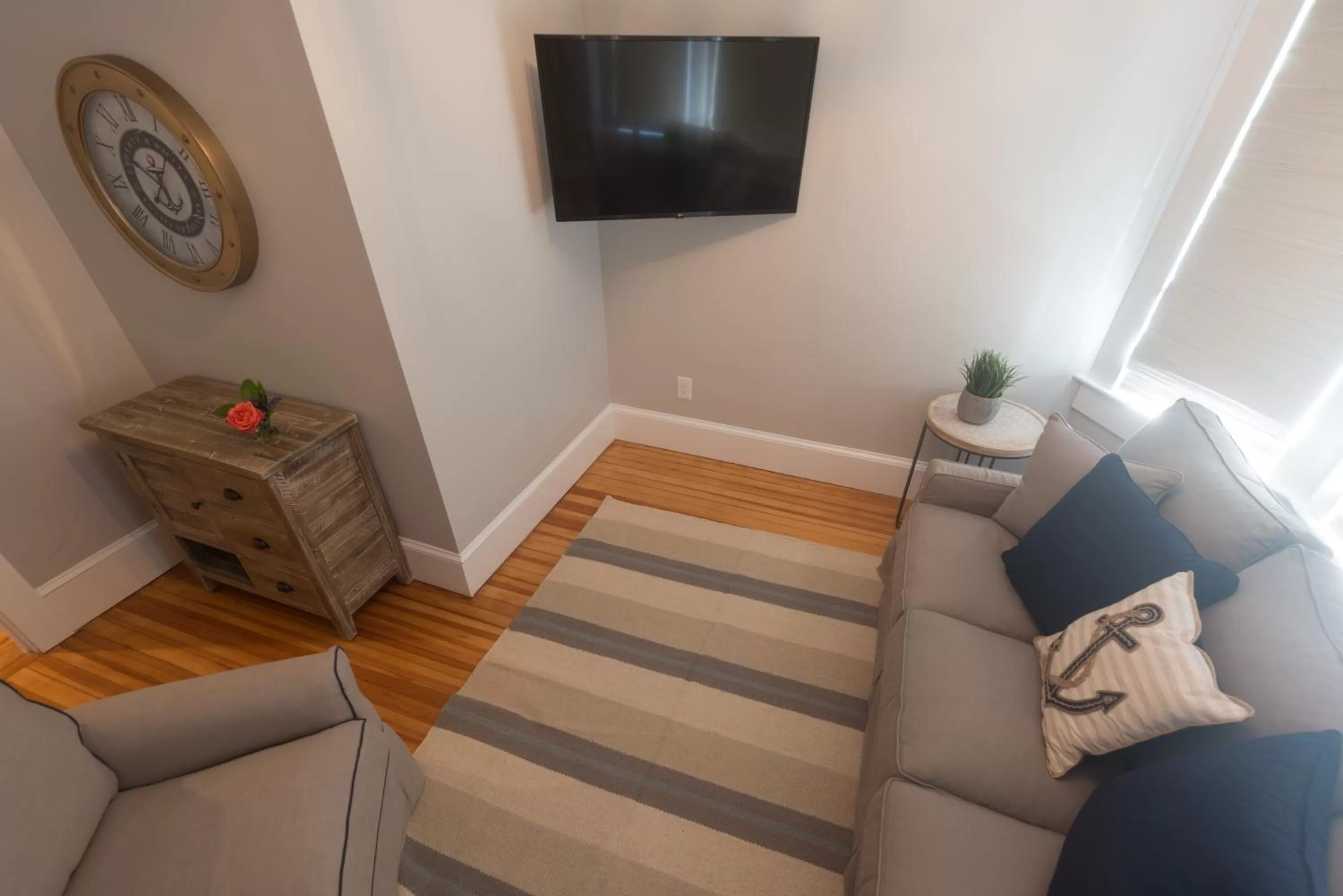 TV/Entertainment Center in Paws on Pelham