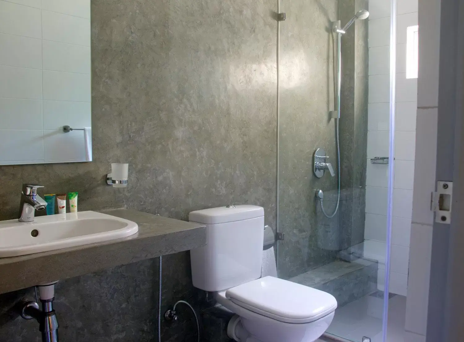 Family Room with 10% Discount on Laundry in C 1 Colombo Fort Family Room with 10% Discount on Laundry in C 1 Colombo Fort