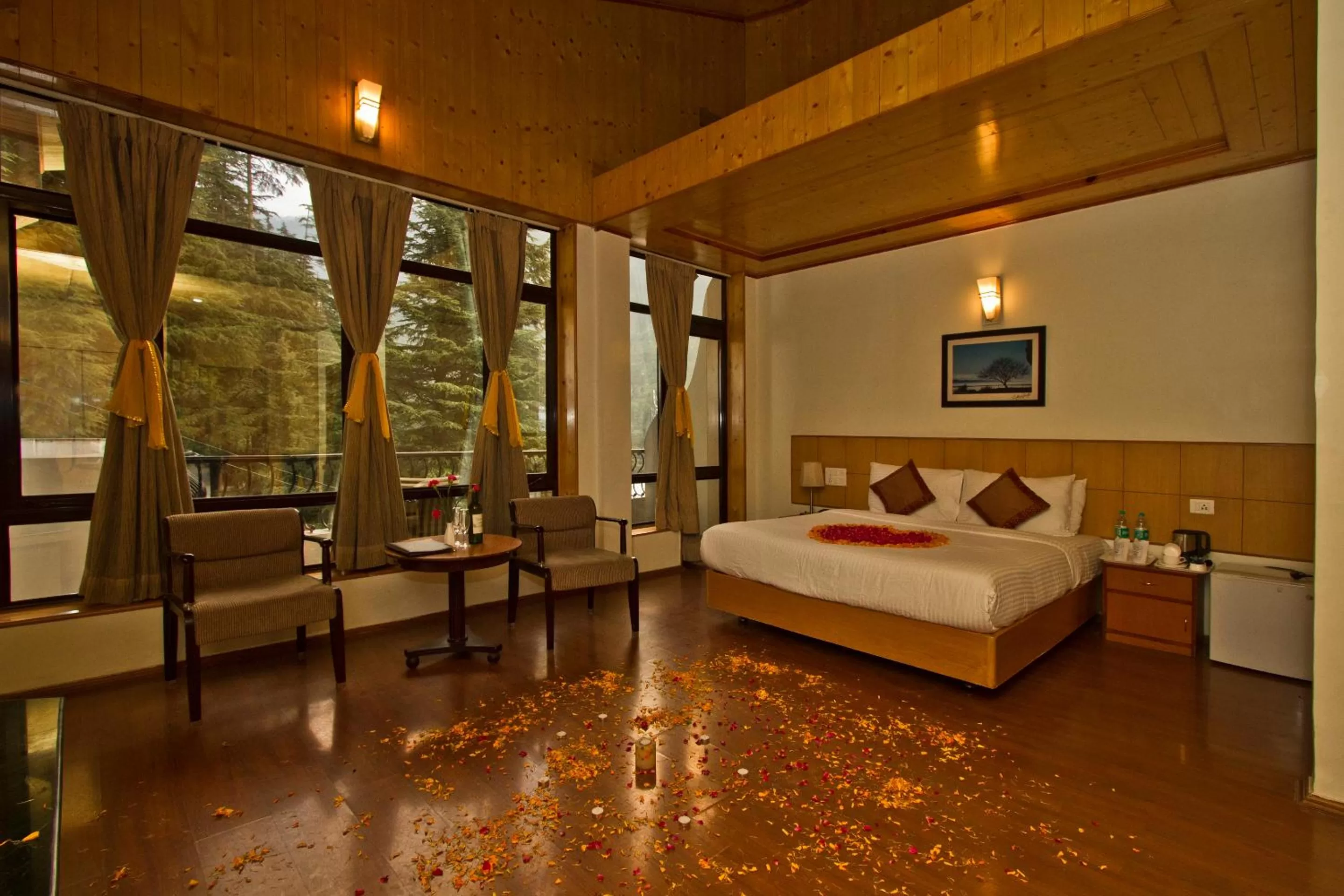 Photo of the whole room, Bed in Hotel Broadways Inn