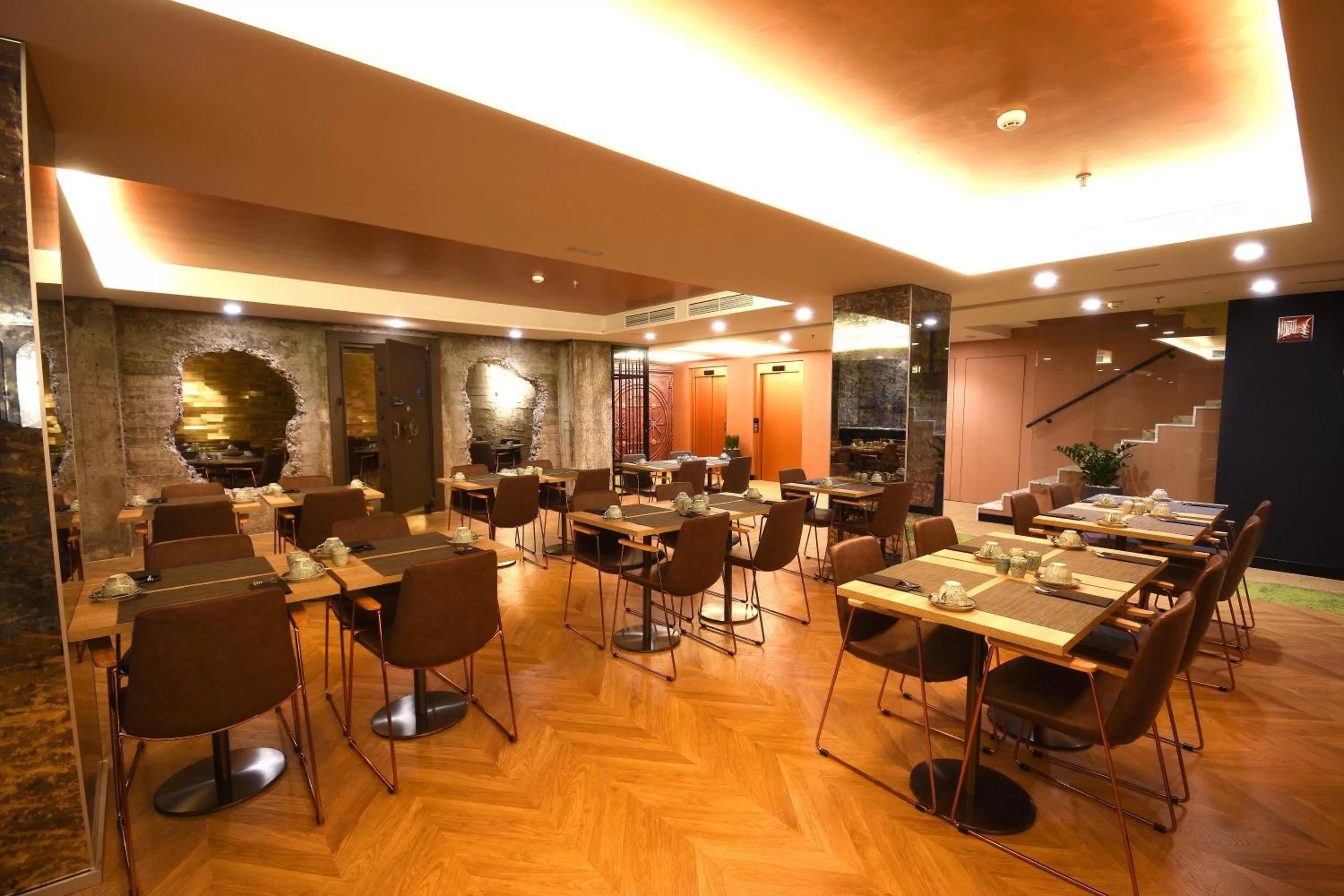 Restaurant/places to eat in Design Plus Bex Hotel