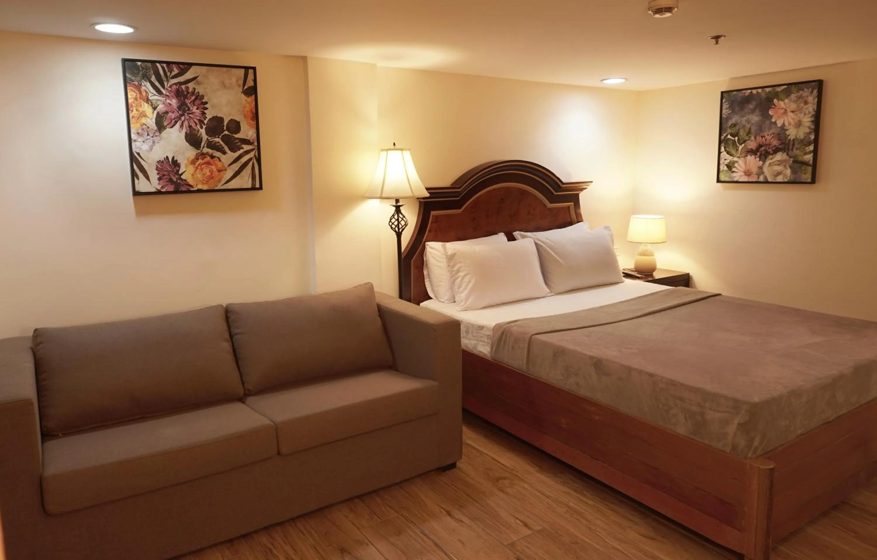 Bedroom, Bed in 1775 Adriatico Suites