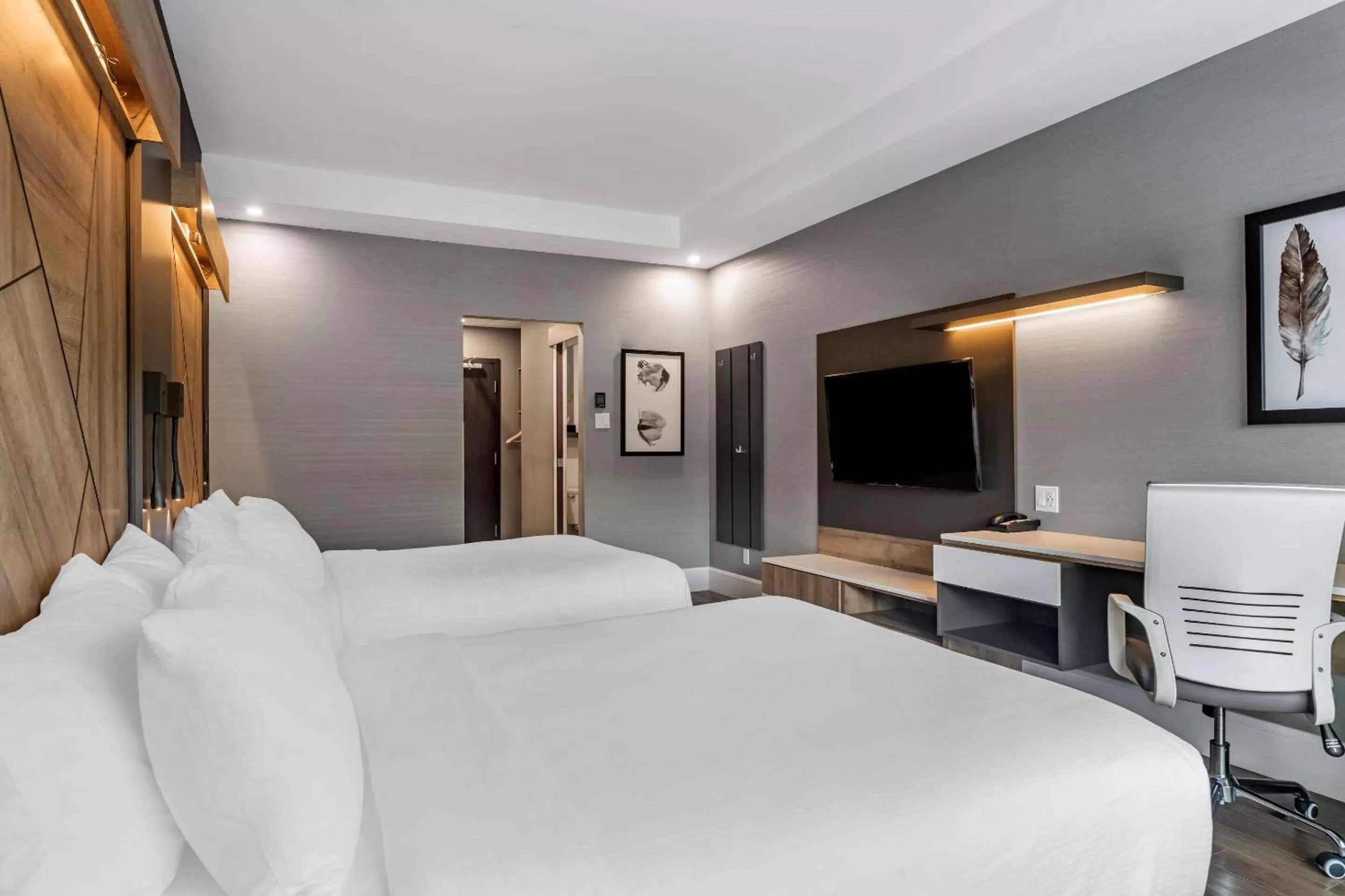 Photo of the whole room, Bed in Quality Hotel & Conference Centre