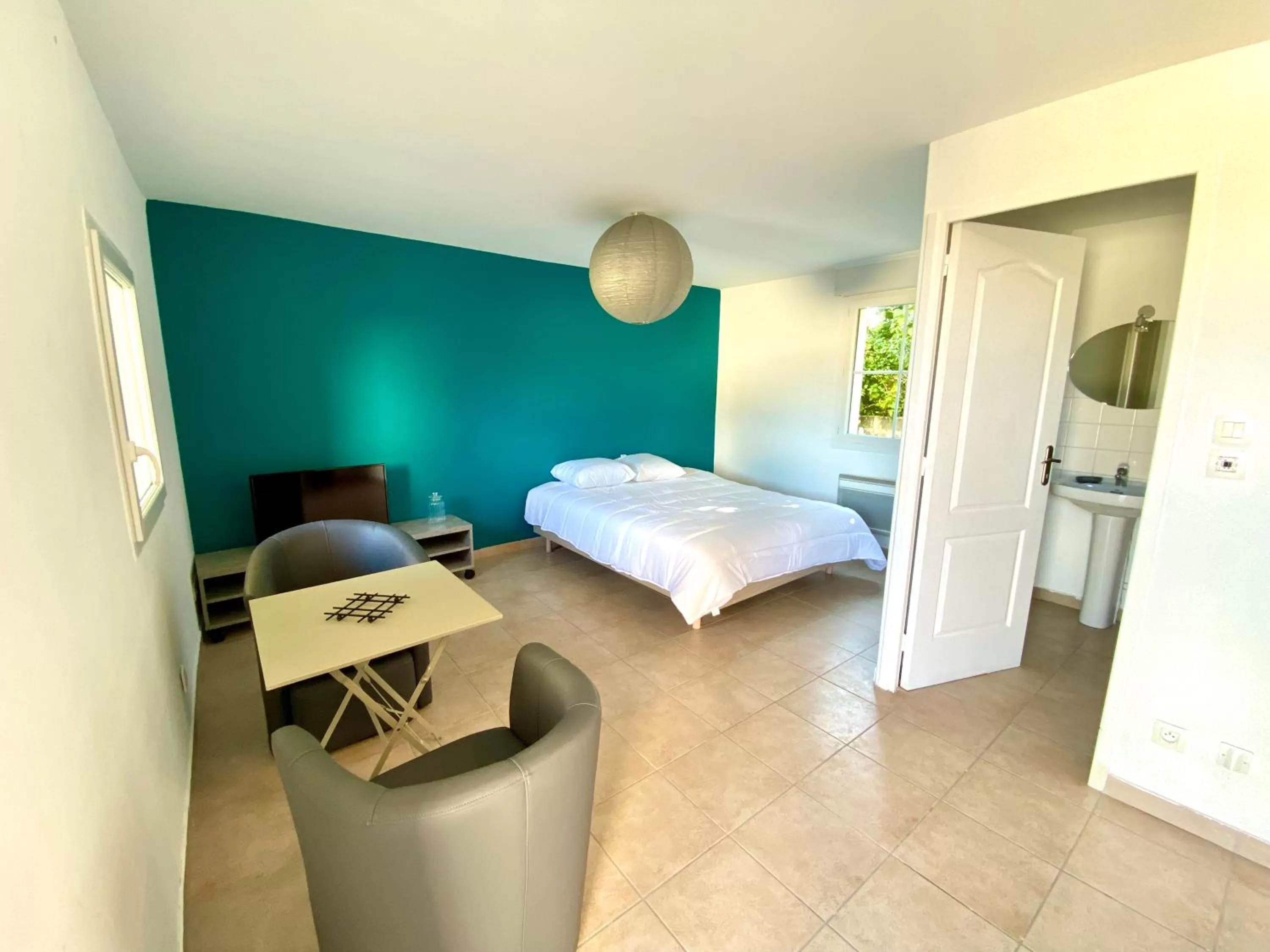 Bed in Bienvenue chez vous, Déplacement Pro