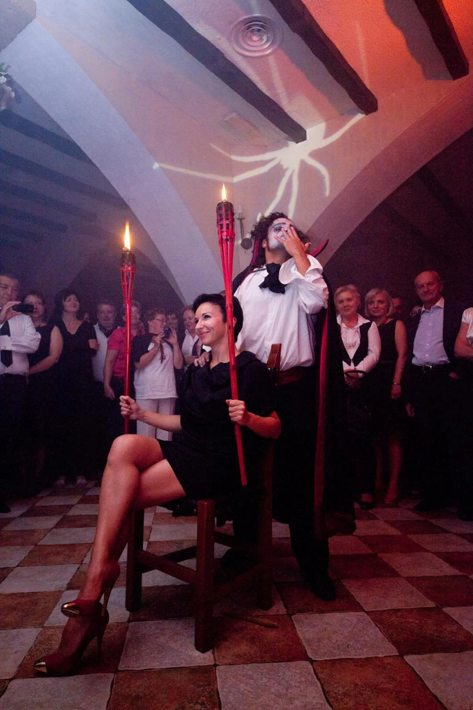 Restaurant/places to eat in House of Dracula Hotel